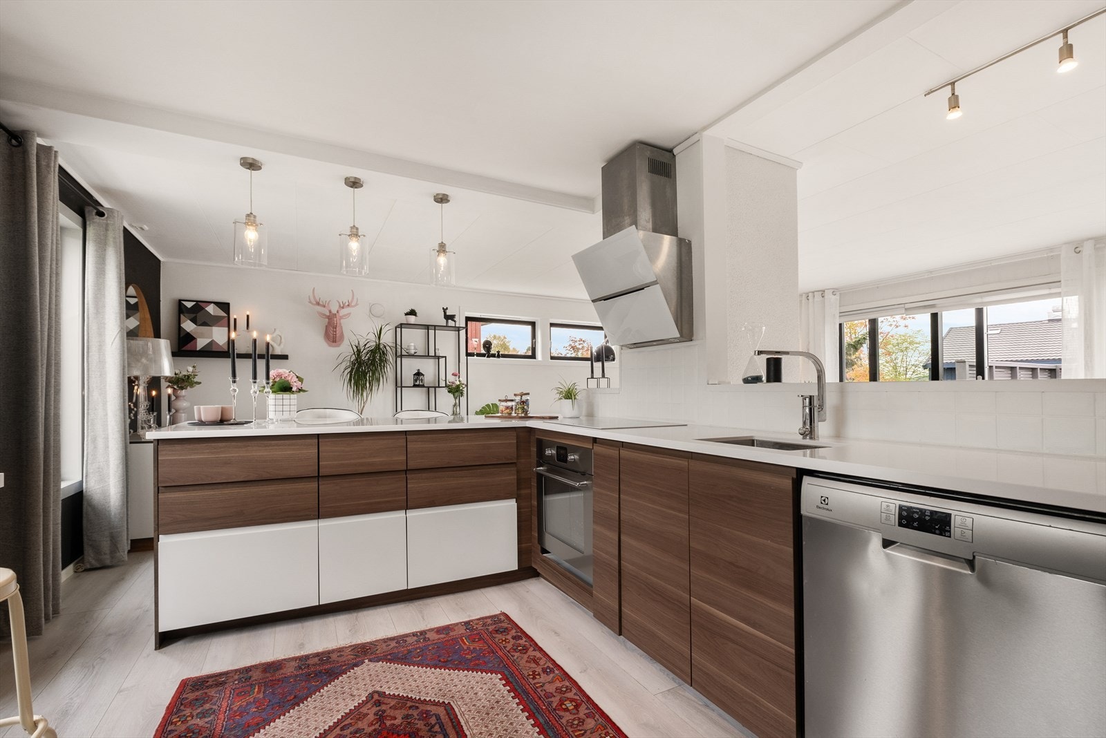 Kjøkkenet ble oppgradert i 2016 med en eksklusiv steinplate. Galleribilde