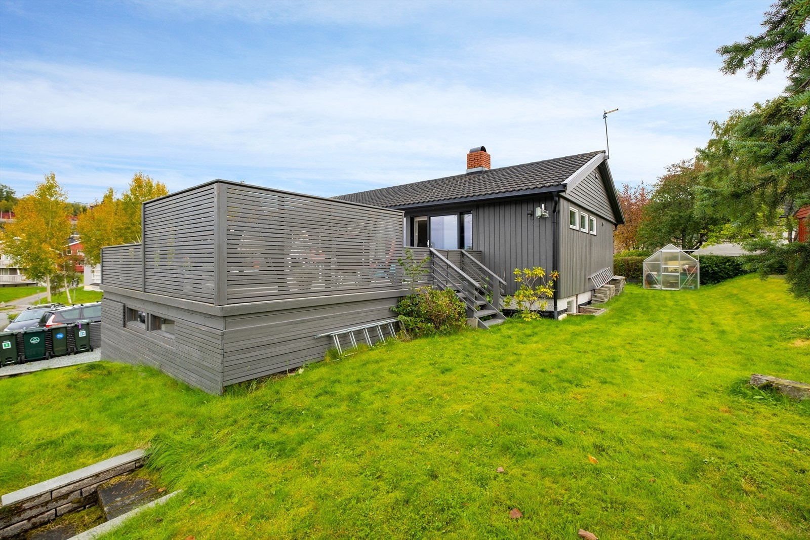 Dette er rett og slett en utsøkt vertikaldelt tomannsbolig med høy standard og god størrelse. Galleribilde