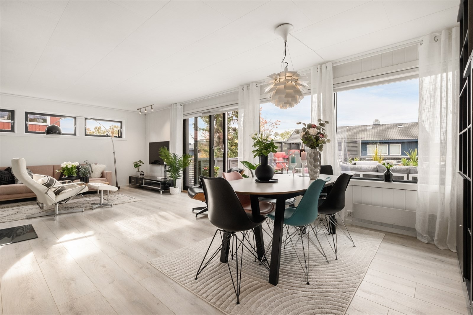 Parkering i garasje og på oppstillingsplass. Galleribilde