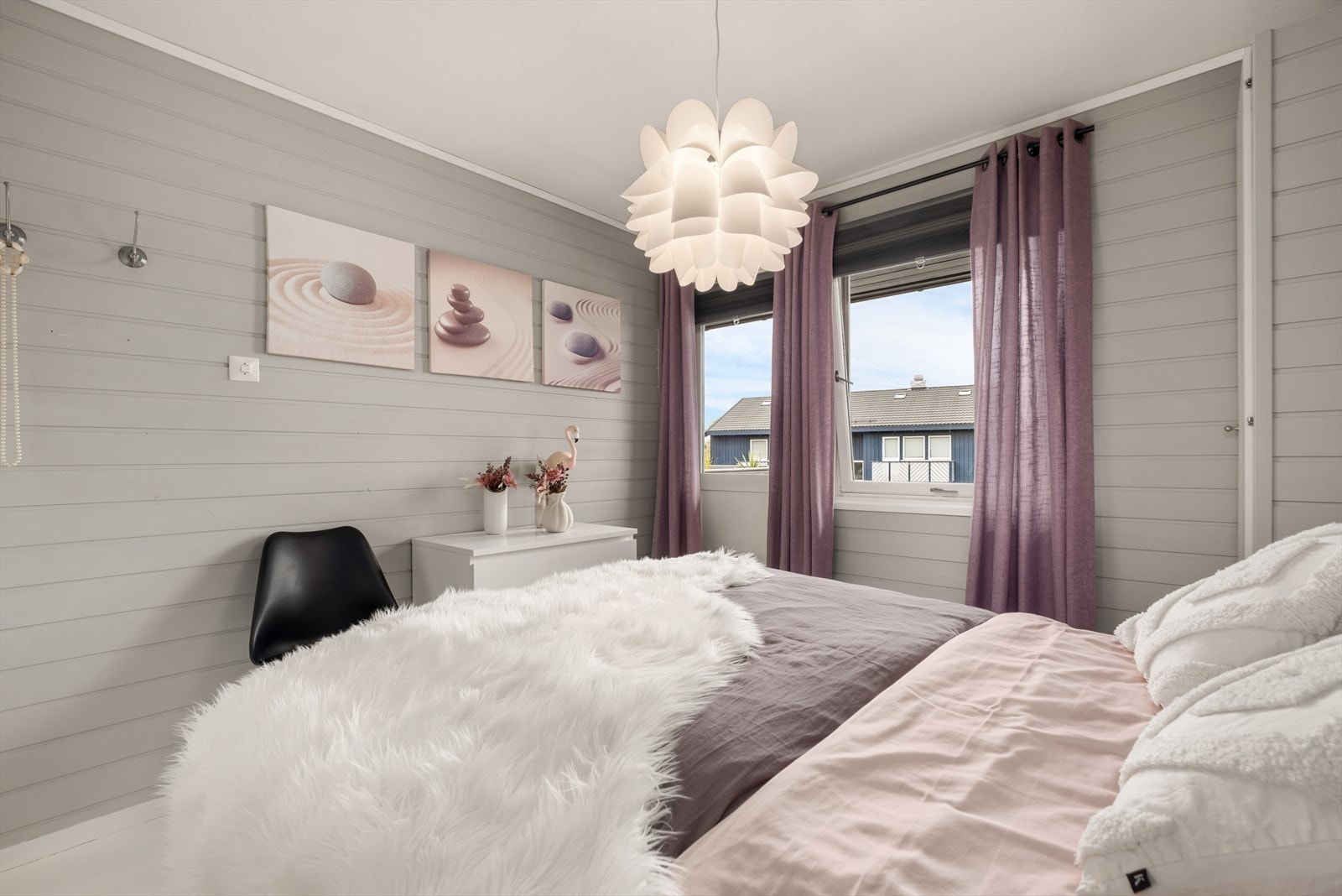 Soverommet har egen dør med direkte utgang til terrassen. Galleribilde