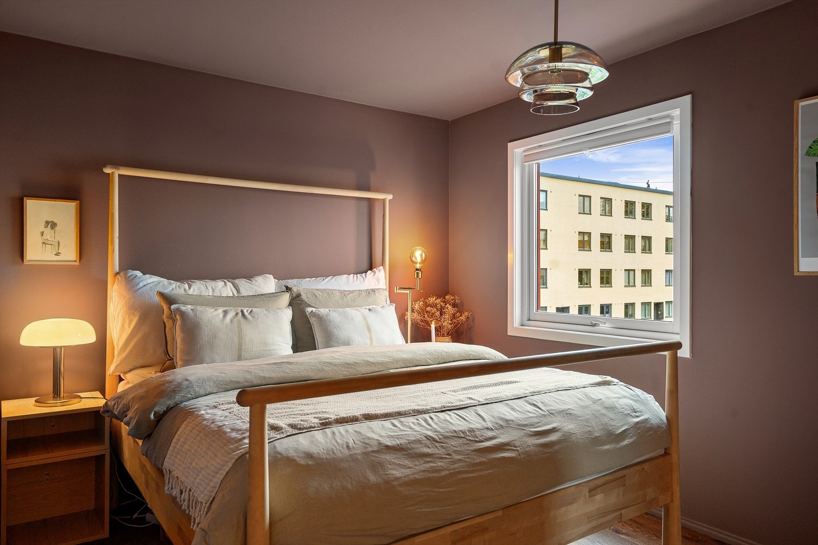 Leiligheten har et romslig og lunt soverom. Galleribilde