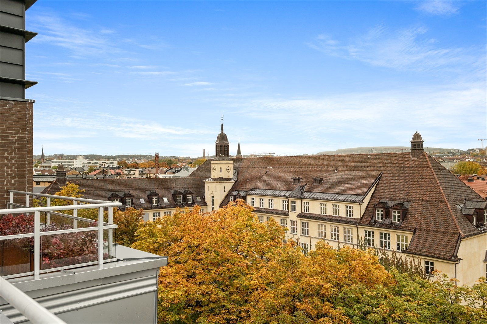 Her kommer man høyt og luftig med et herlig utsyn, likevel skjermet for innsyn. Galleribilde