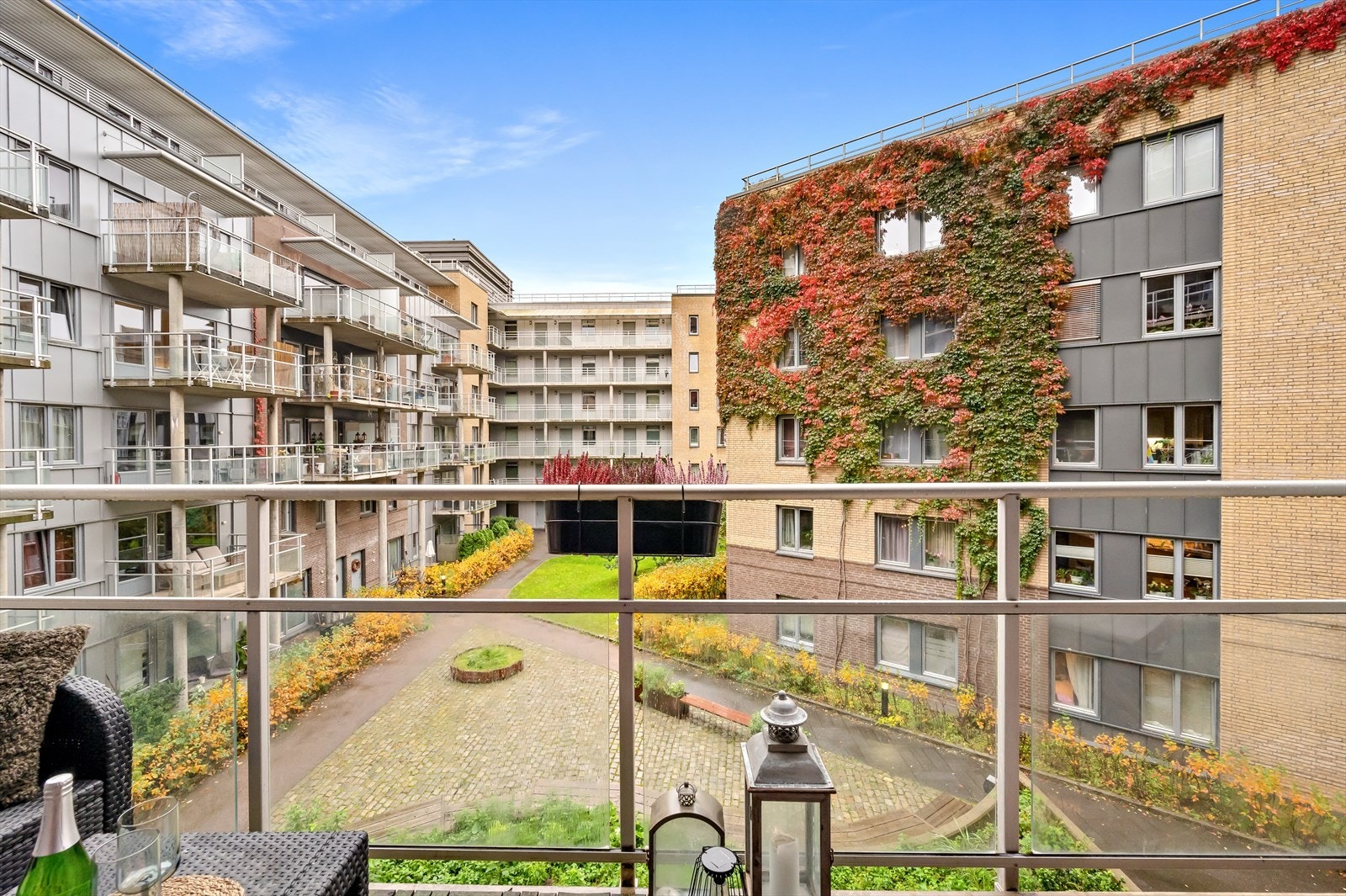 Stille og rolige omgivelser, vendt ut mot borettslagets flotte bakgård. Galleribilde