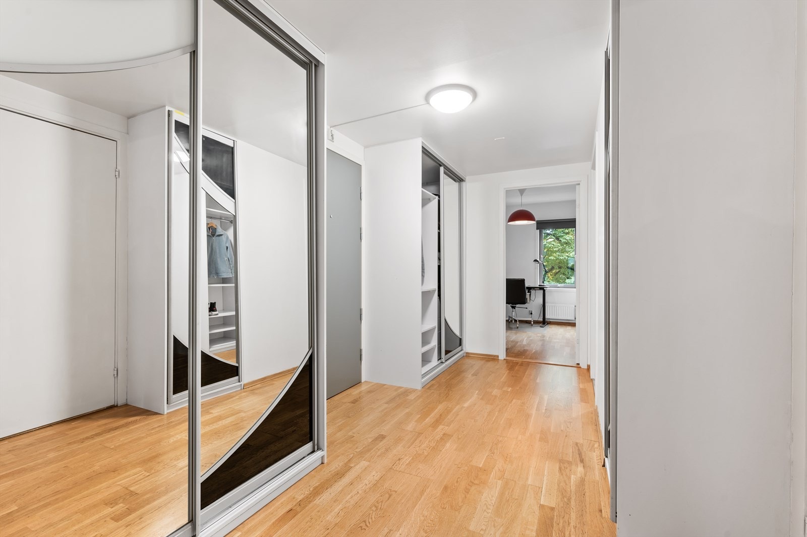 I tillegg til leilighetens innvendige oppbevaringsmulighter, disp. leiligheten også en kjellerbod på ca. 5 kvm. Galleribilde