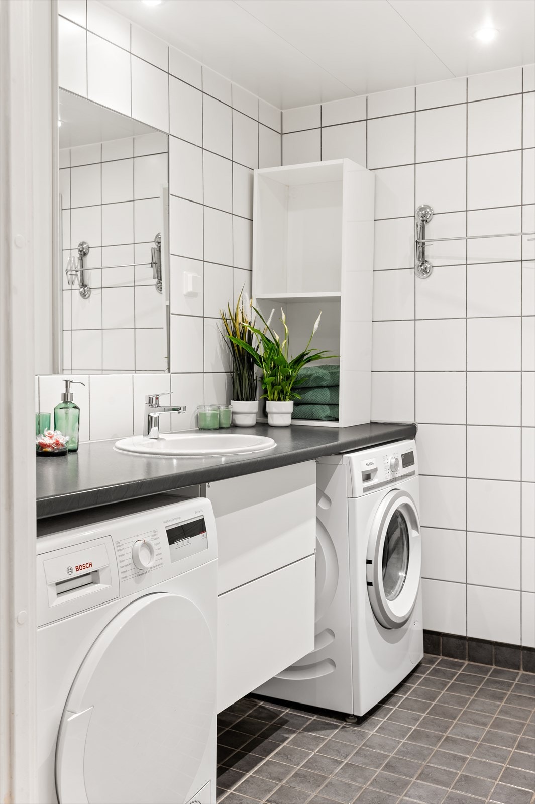 Varmekabler i baderomsgulv sørger for en god lunk året rundt. Galleribilde