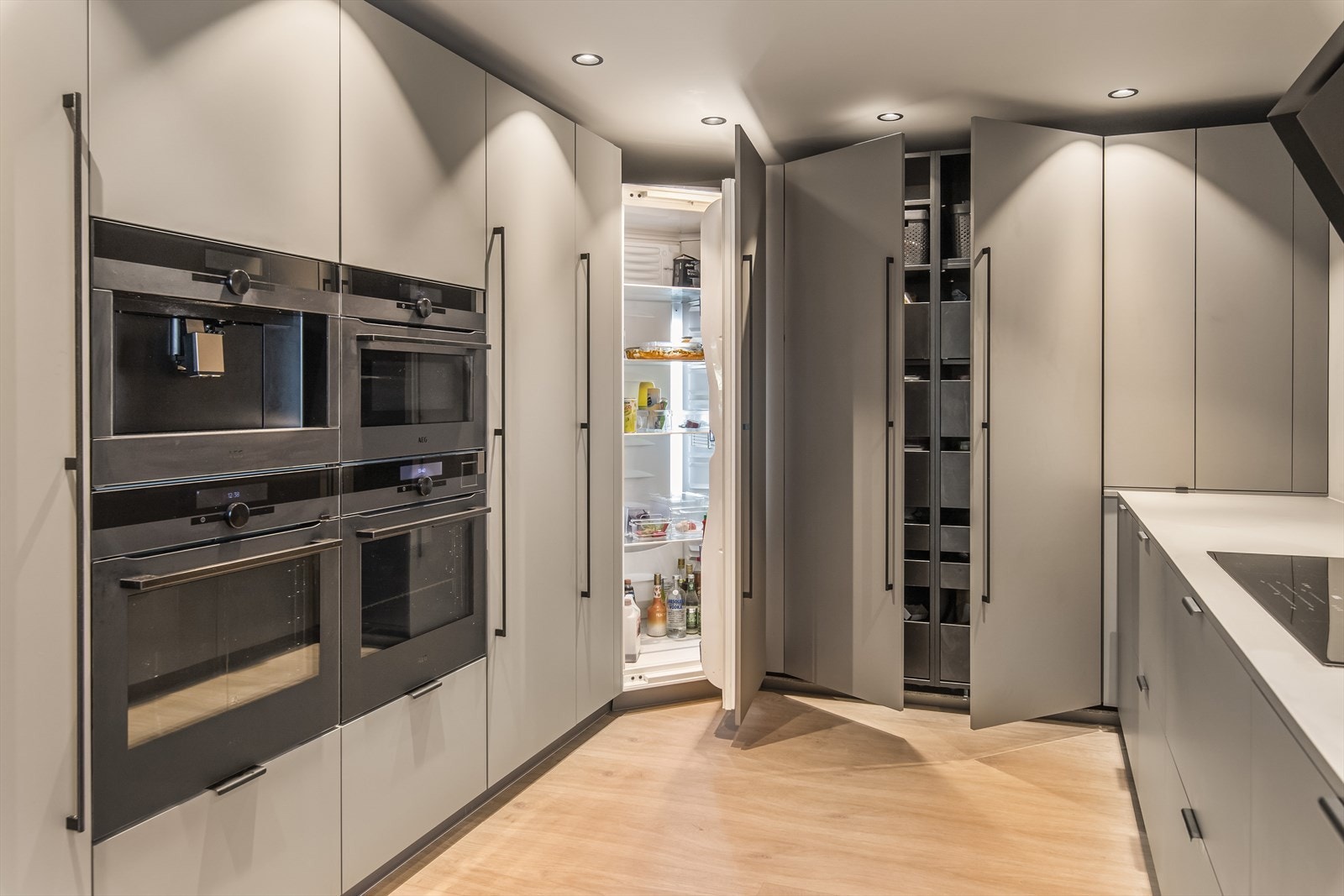 Her ligger alt til rette for kokkelering og hyggelige sammenkomster for hele familien! Galleribilde