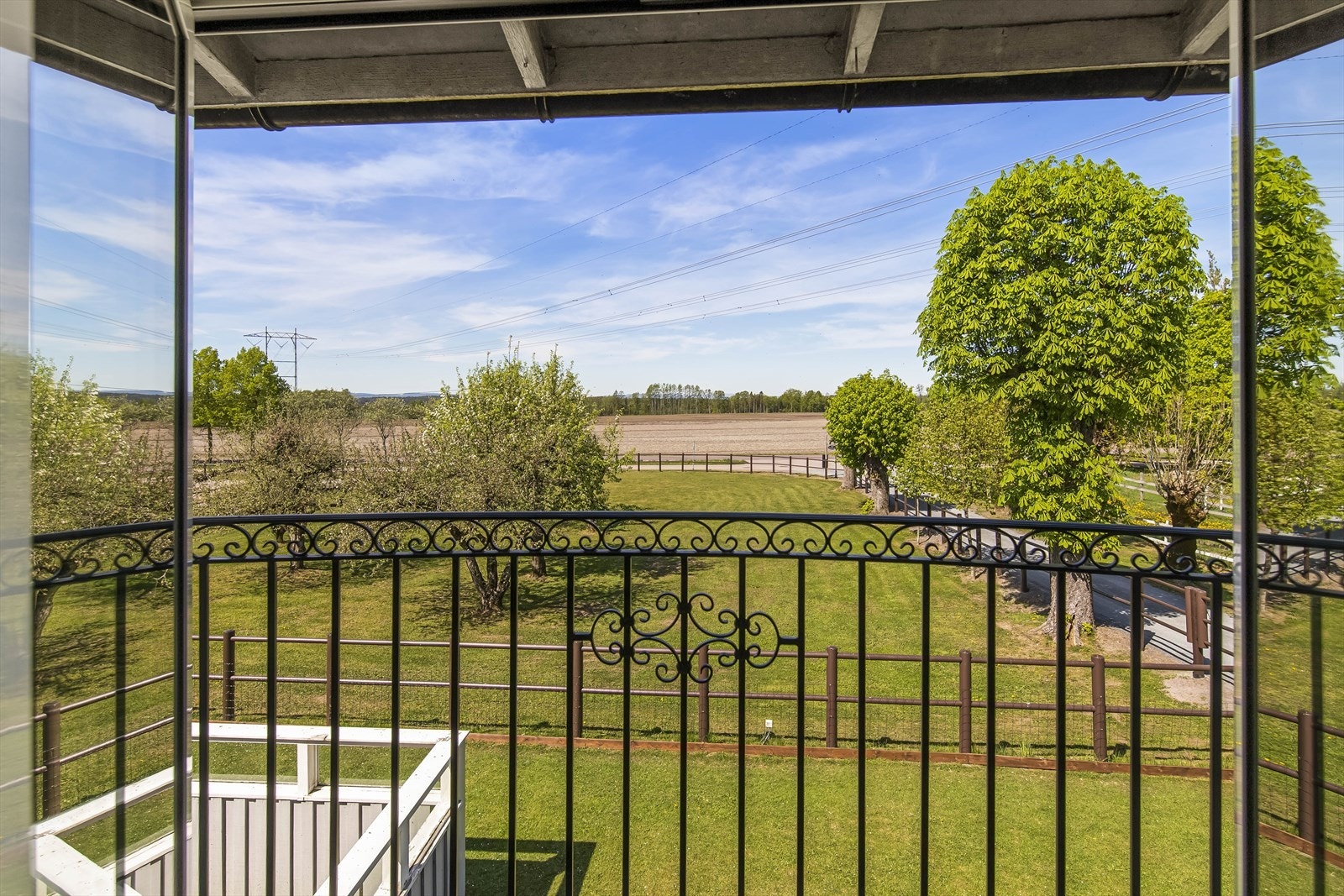 Også i denne etasjen har man vakker utsikt til hesteidyllen og de naturskjønne omgivelsene. Galleribilde