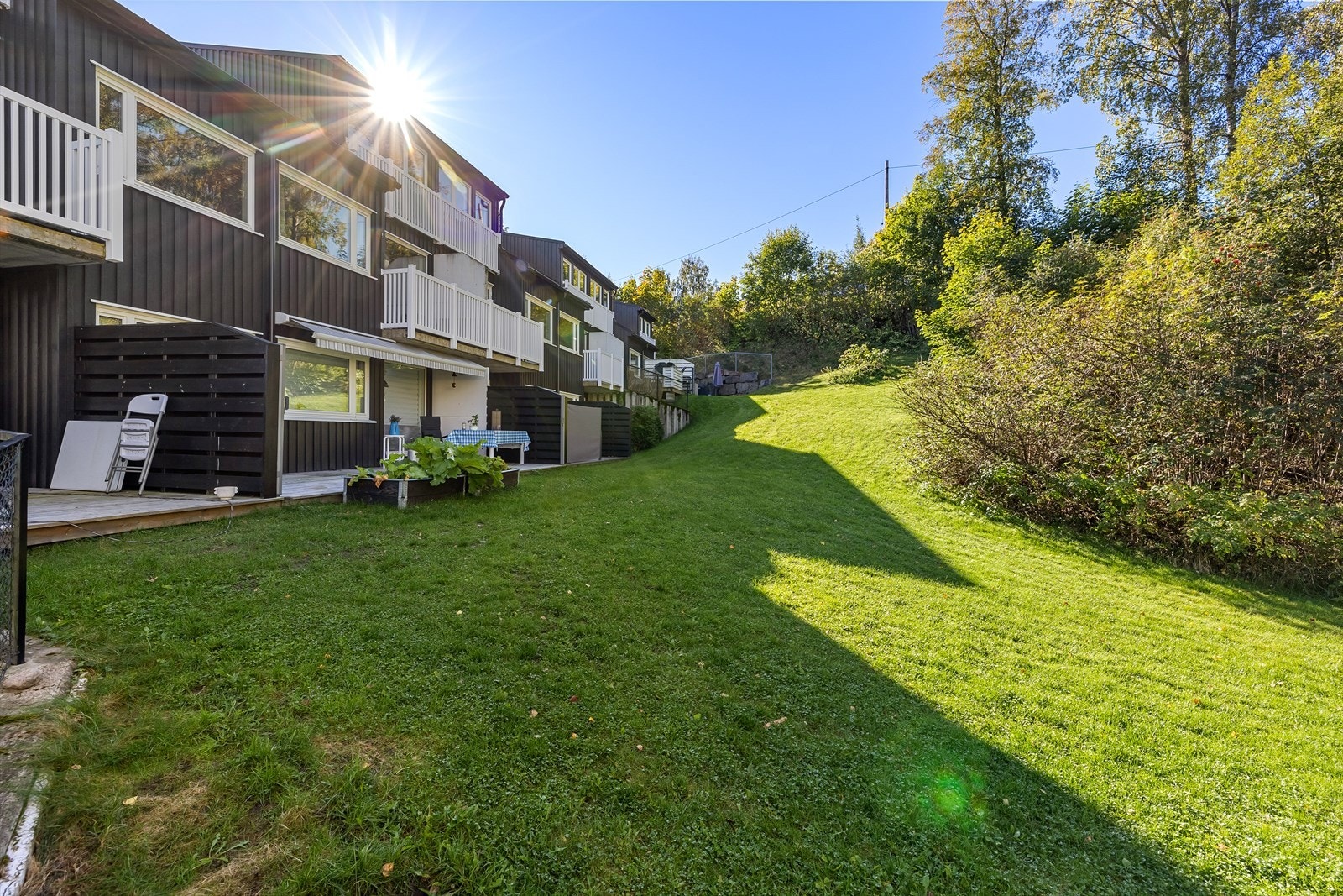 Boligen ligger i rolige og grønne omgivelser. Galleribilde