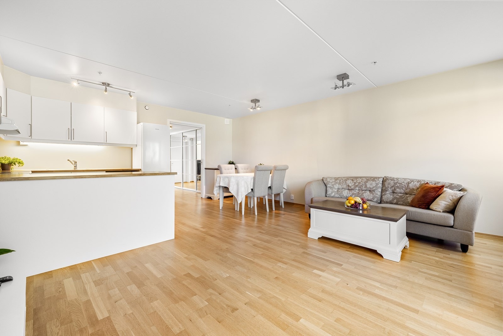 Åpen, sosial planløsning med naturlig planløsning. Galleribilde