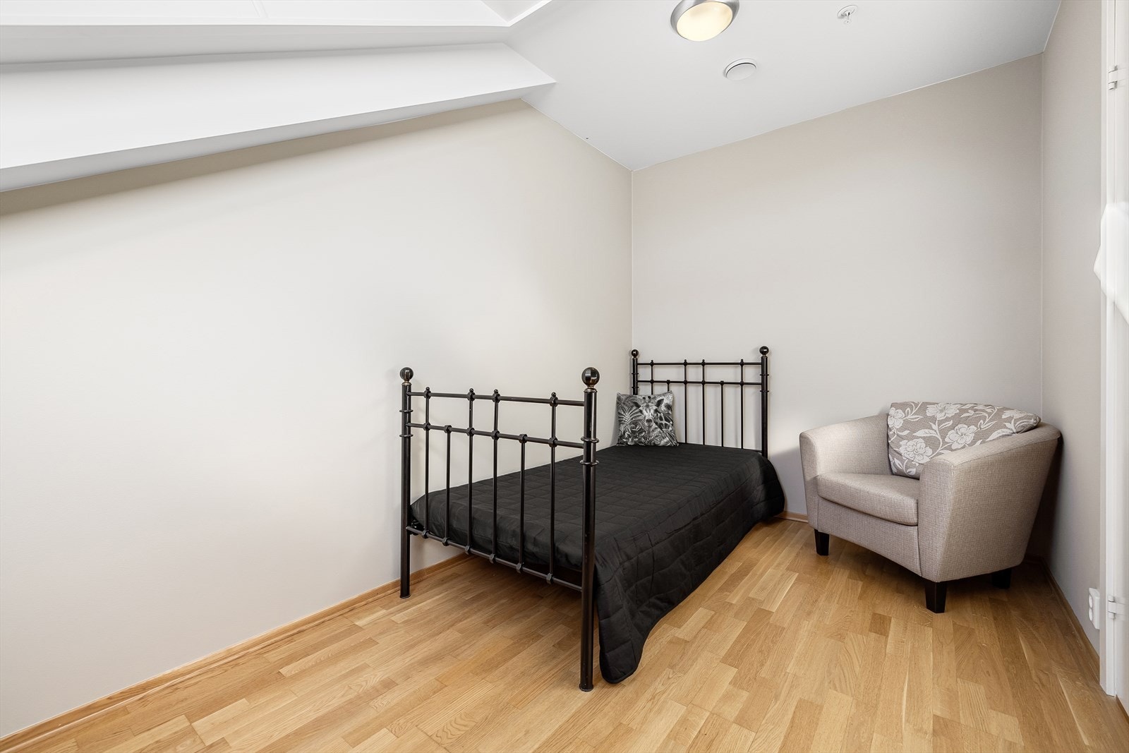 Soverom 2 passer godt som barnerom, gjesterom eller kontor. Galleribilde