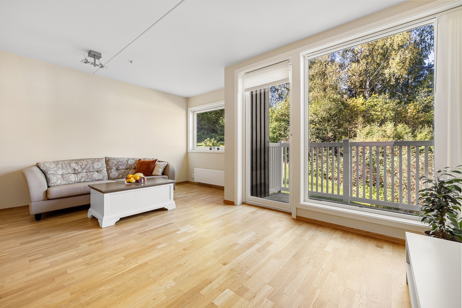 Fra stuen er det utgang til en vestvendt balkong på ca. 4 kvm. Galleribilde