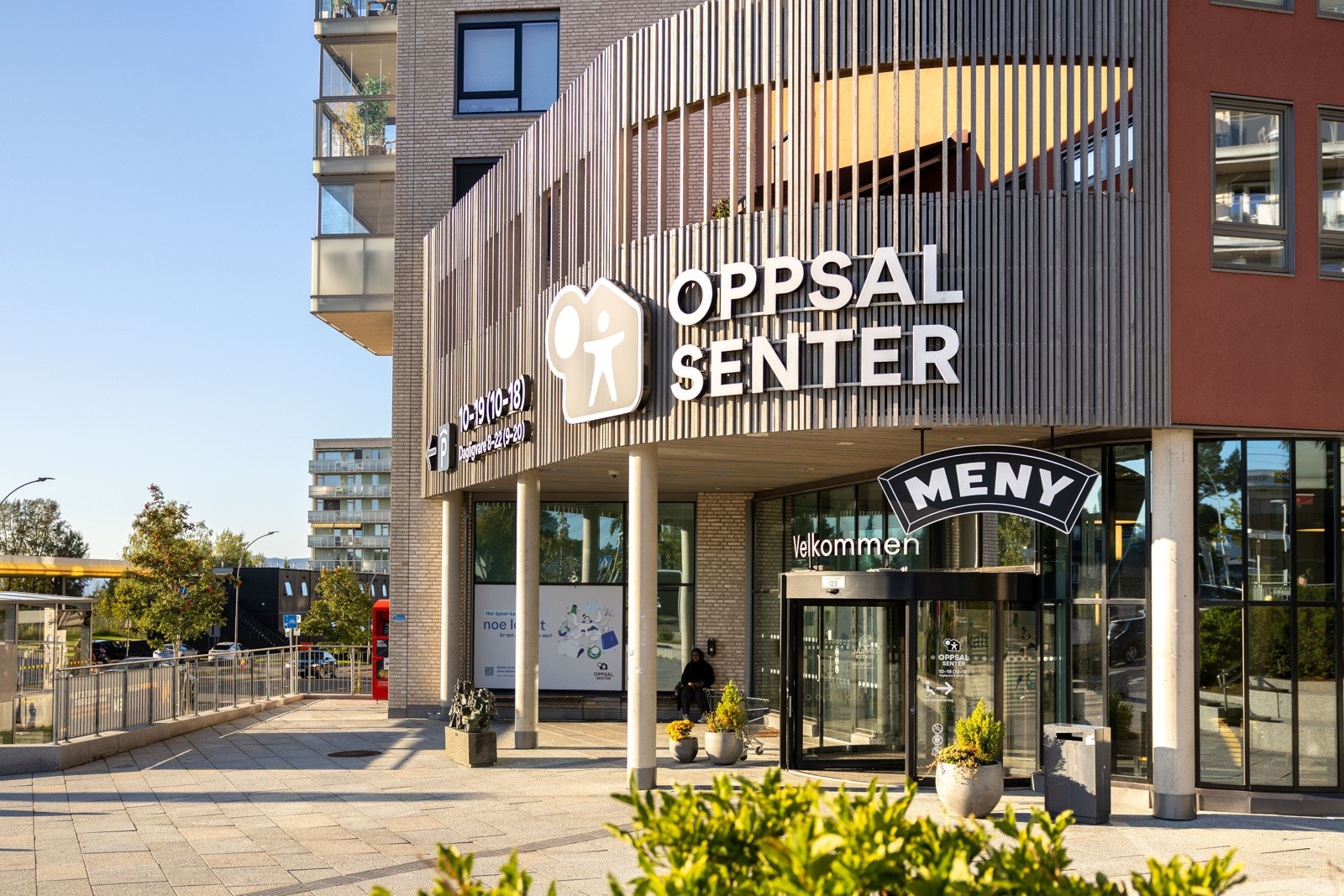 Oppsal Senter med godt utvalg av butikker, dagligvare og spisesteder Galleribilde