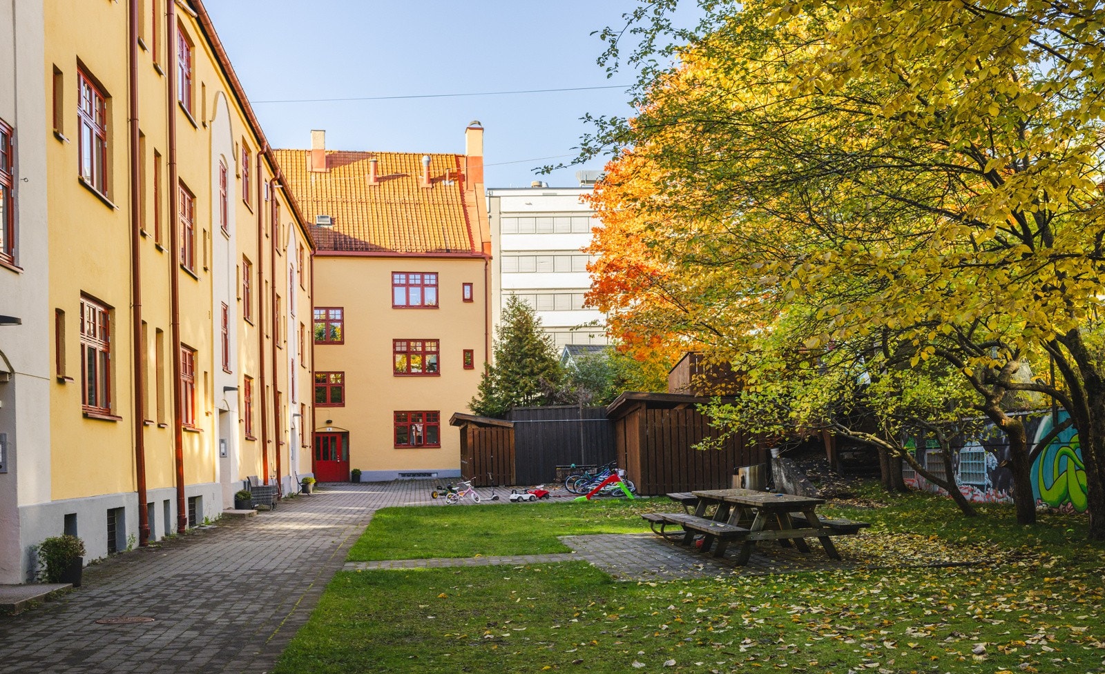 Svært hyggelig og lukket bakgård. Galleribilde
