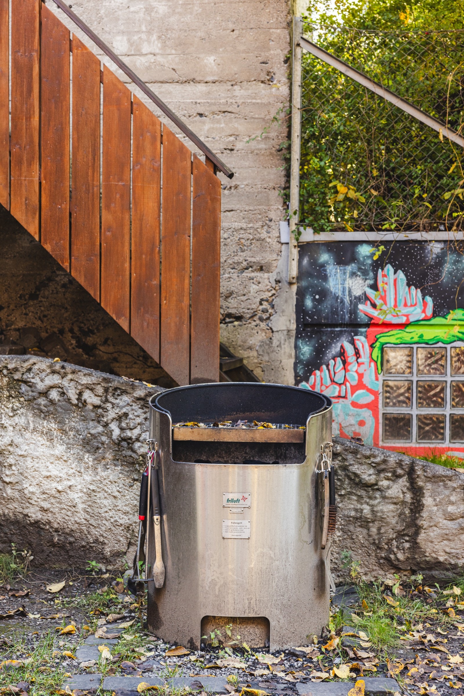 Felles grill til bruk for borettslagets beboere. Galleribilde