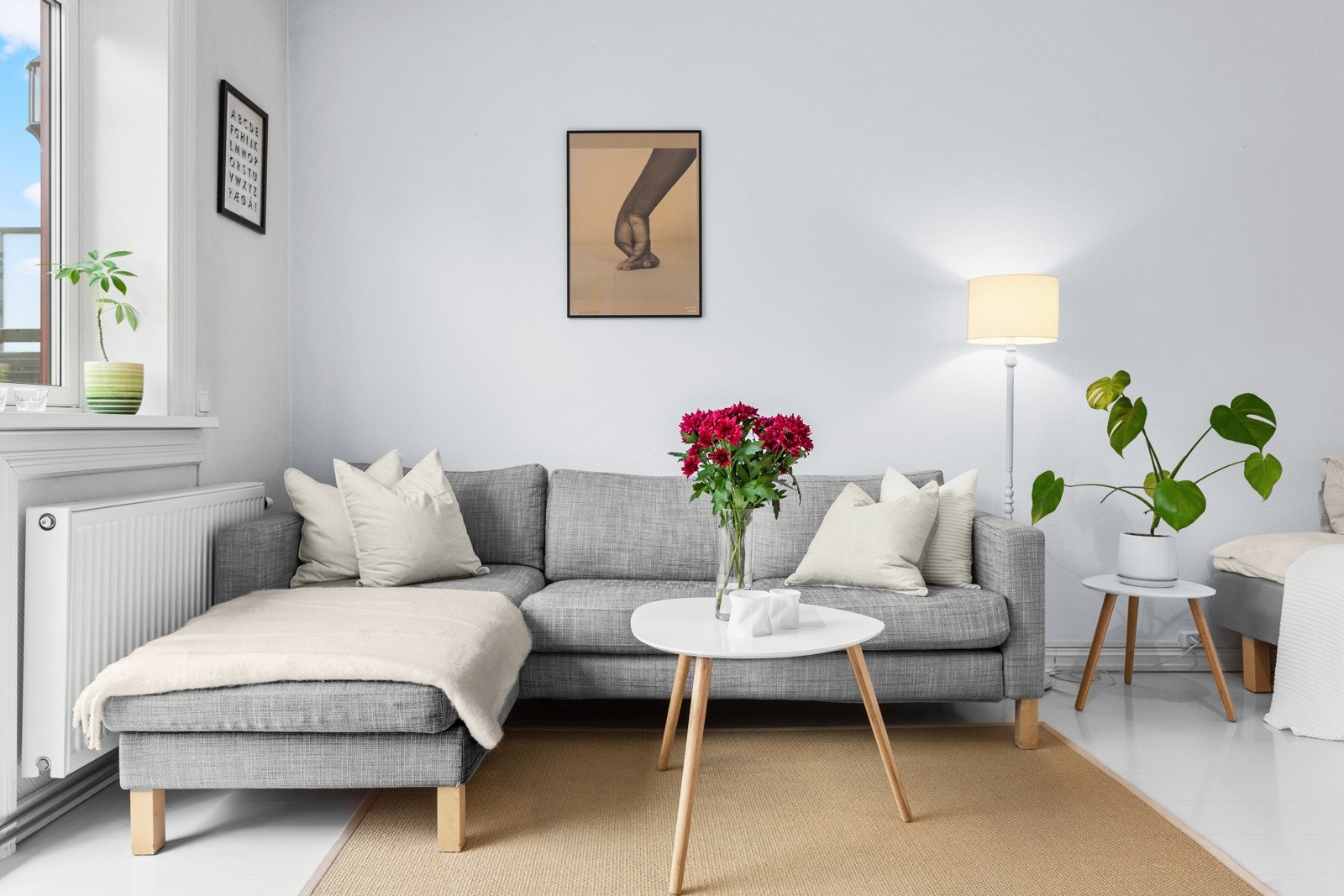 Oppvarming via radiatorer som er tilkoblet bergvarme. Galleribilde