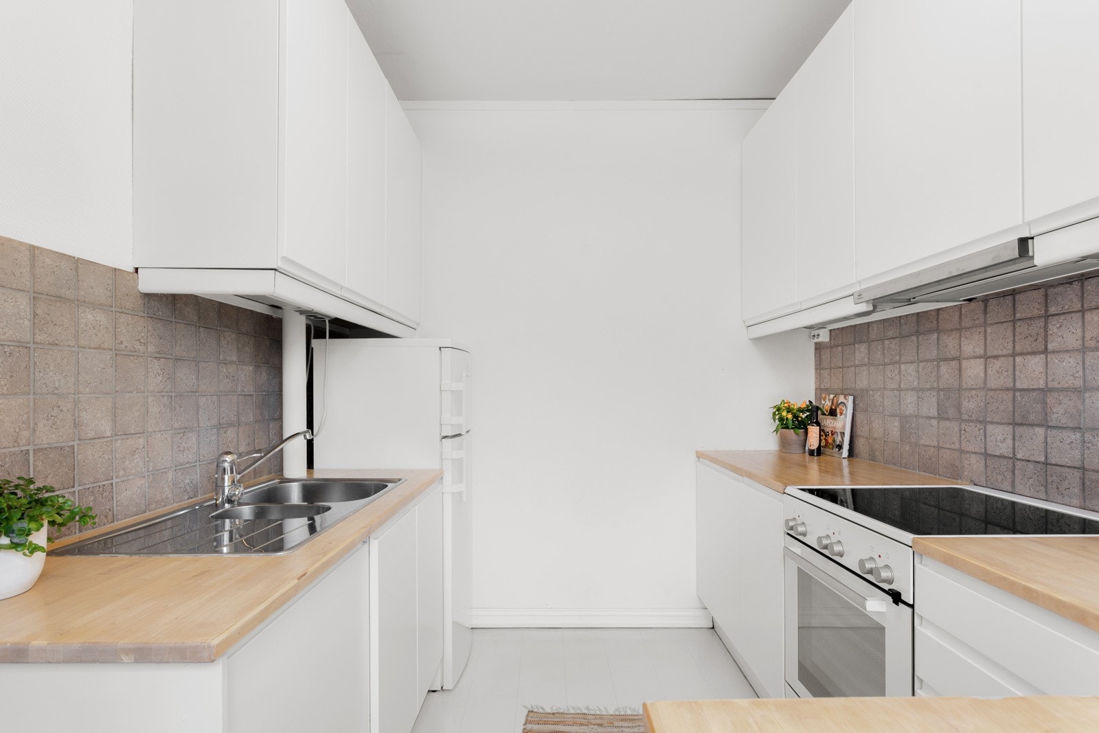 Gode arbeidsflater og oppbevaringsmuligheter. Galleribilde