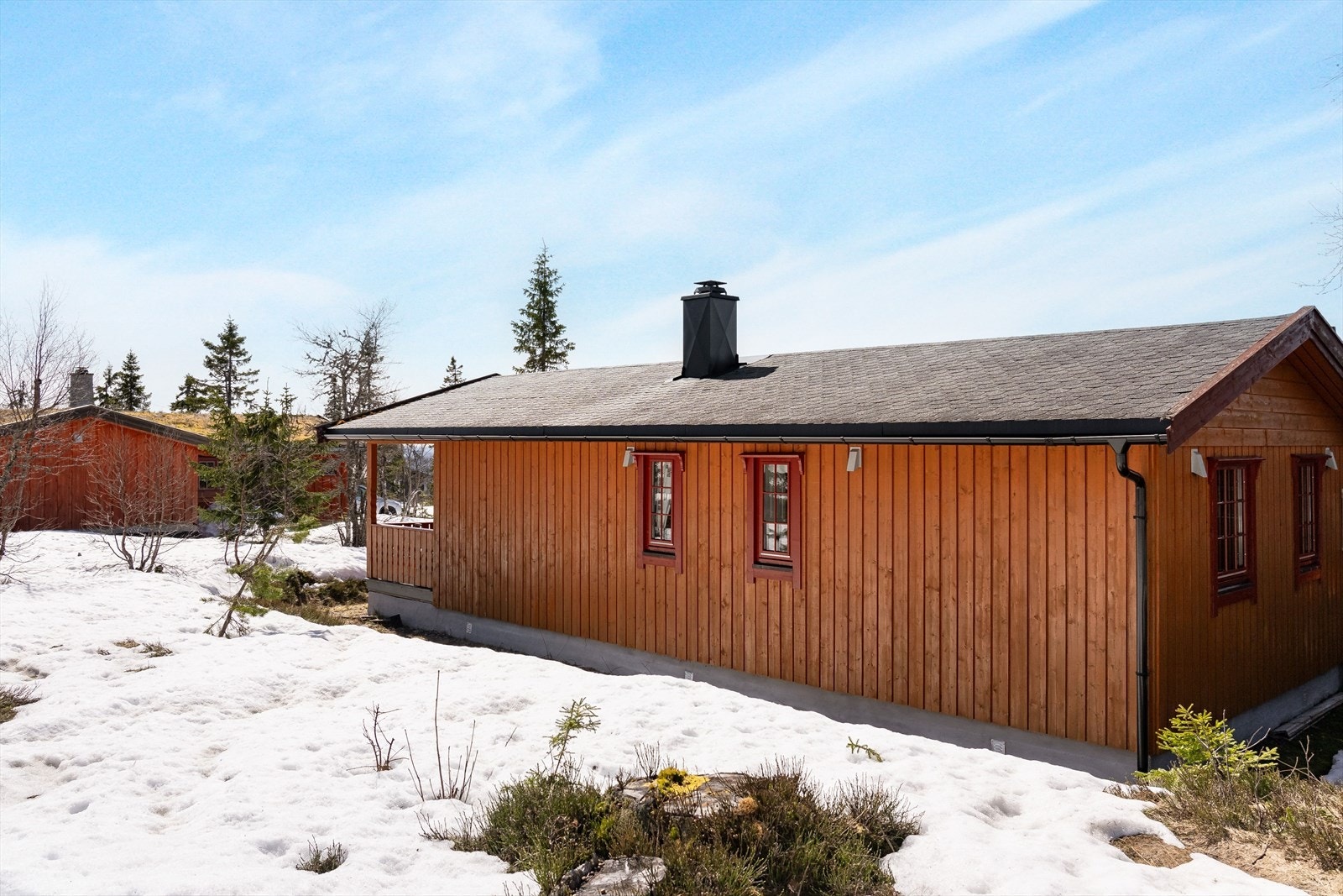 Eiendommen ligger ca. 767 moh. i Ryskdalen hytteområde i Trysil kommune. Solrik og fin beliggenhet med utearealer orientert mot sydvest. Galleribilde