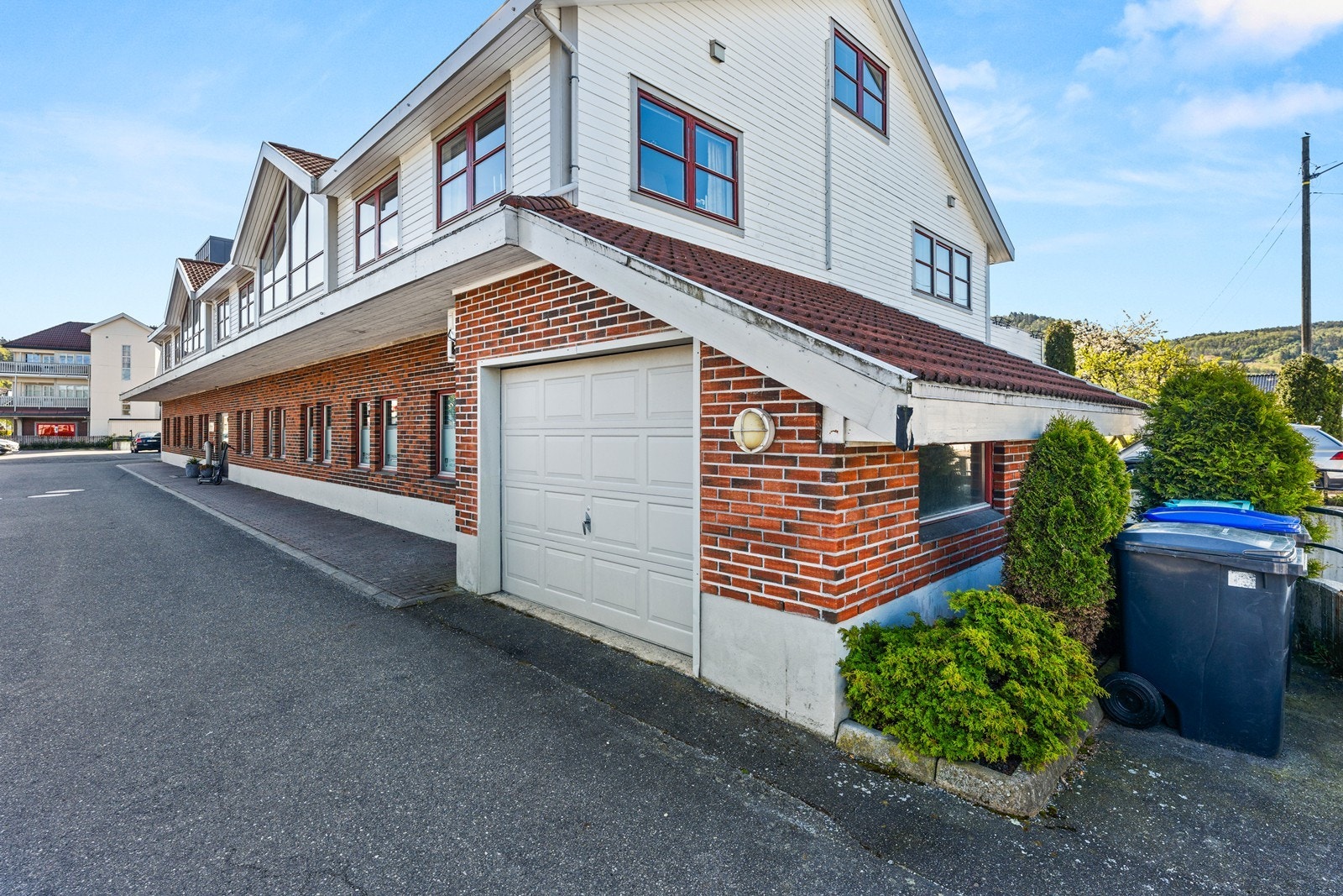 Garasje nr. 2 Galleribilde