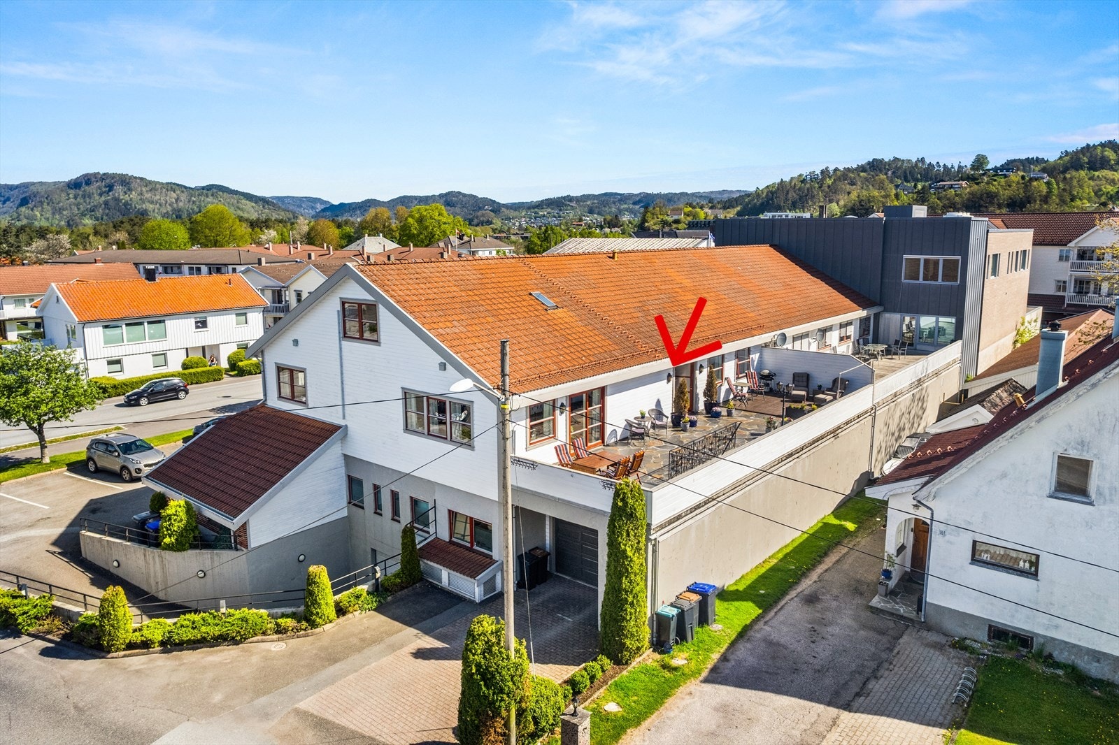Usjenert terrasse med gode solforhold Galleribilde