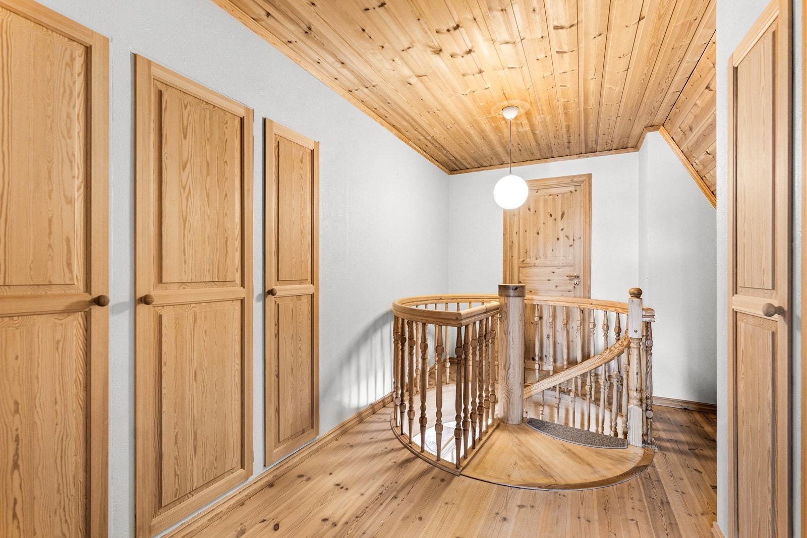 Gang loftsetasje Galleribilde