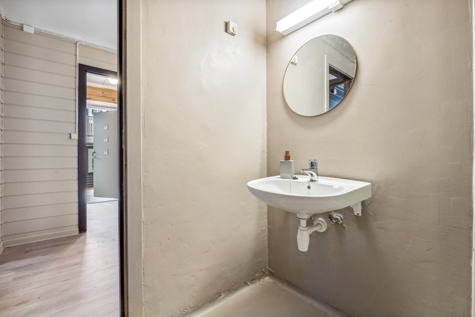 Fra gangen er det tilgang til badet. Galleribilde