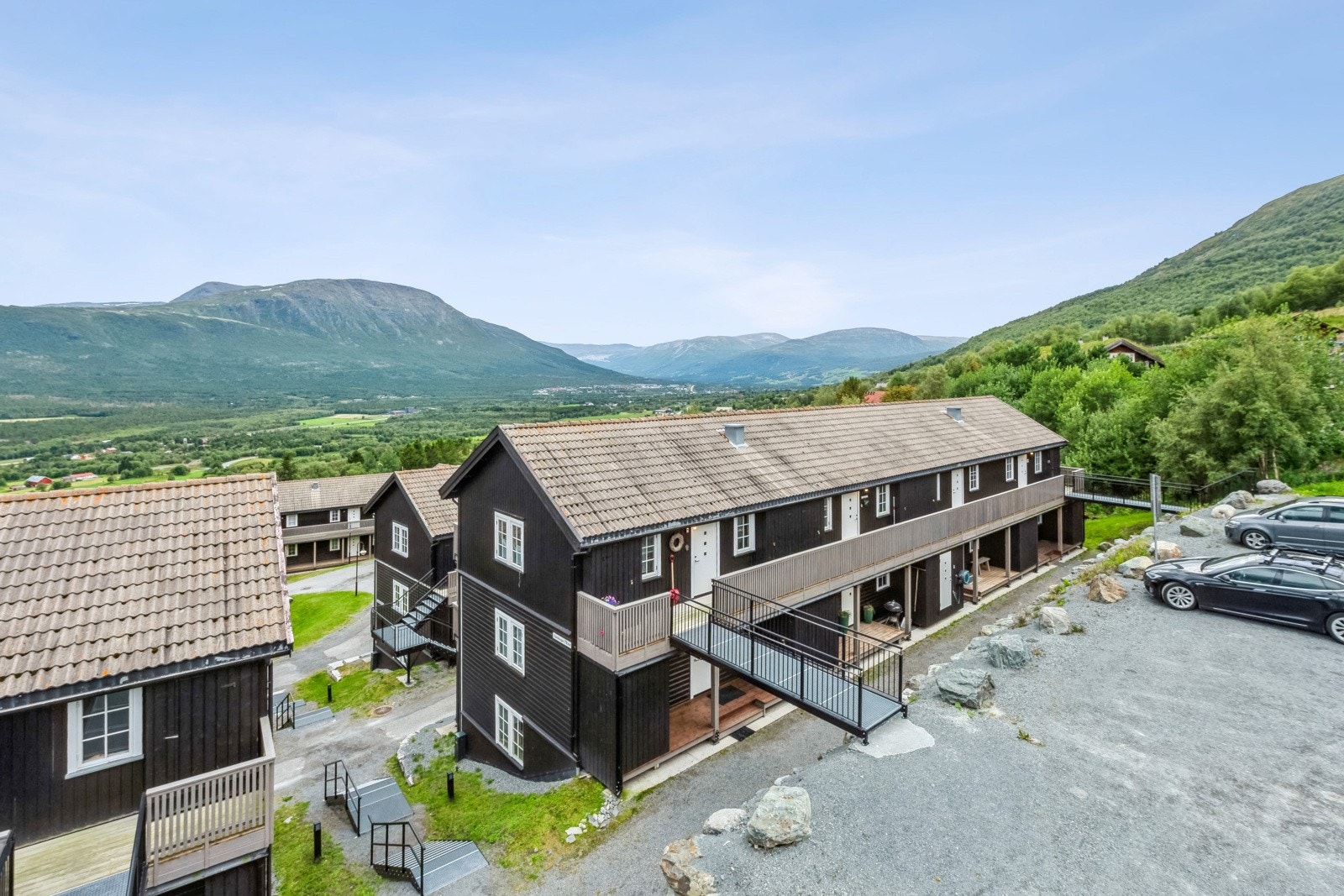 Eiendommen har nydelig utsikt over den flotte Oppdalsnaturen, og har Stølen skisenter som nærmeste nabo. Galleribilde