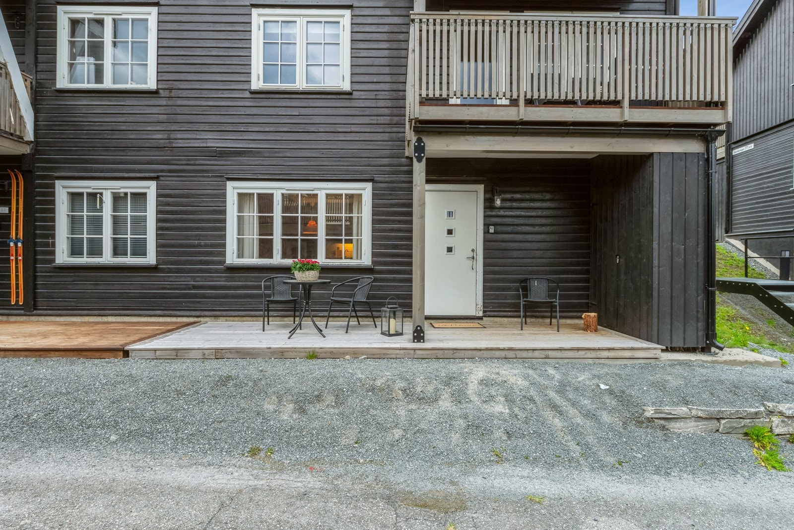 Nærmeste dagligvare ligger ca 5 minutter unna med bil. Galleribilde