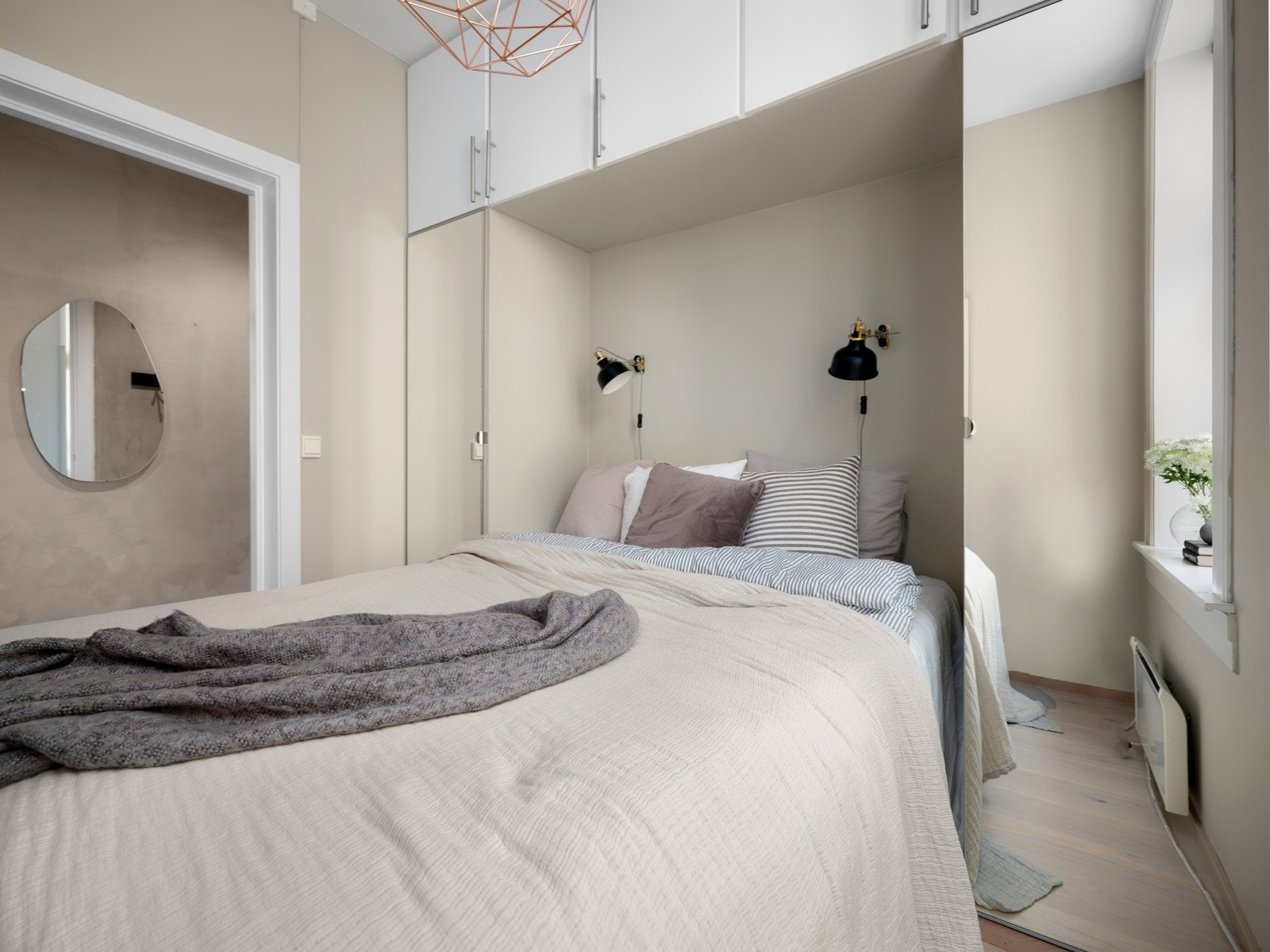 Soverom. Plass til dobbeltseng og oppbevaring. Galleribilde