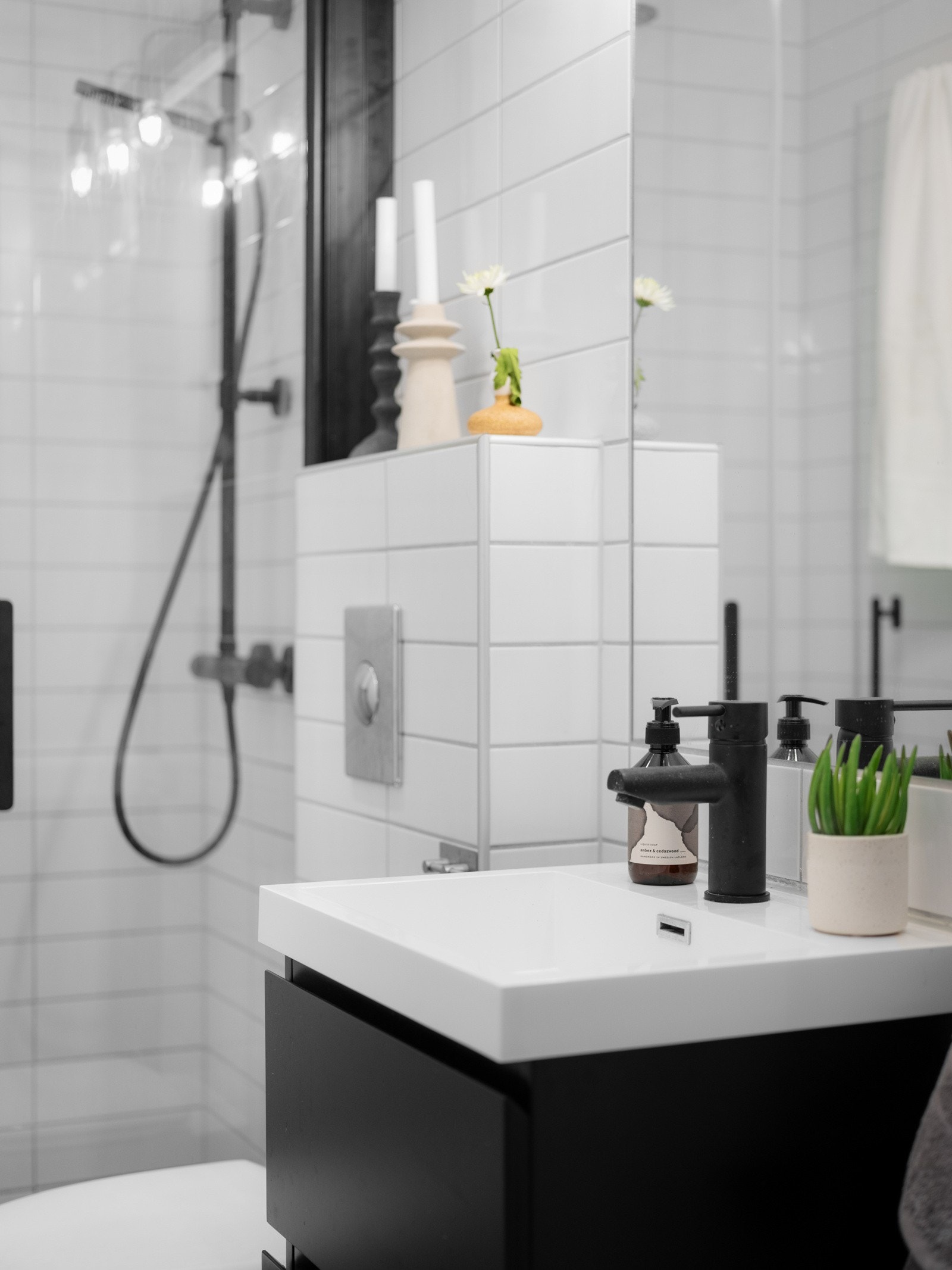 Vegghengt toalett med innebygget sisterne fra Grohe. Galleribilde