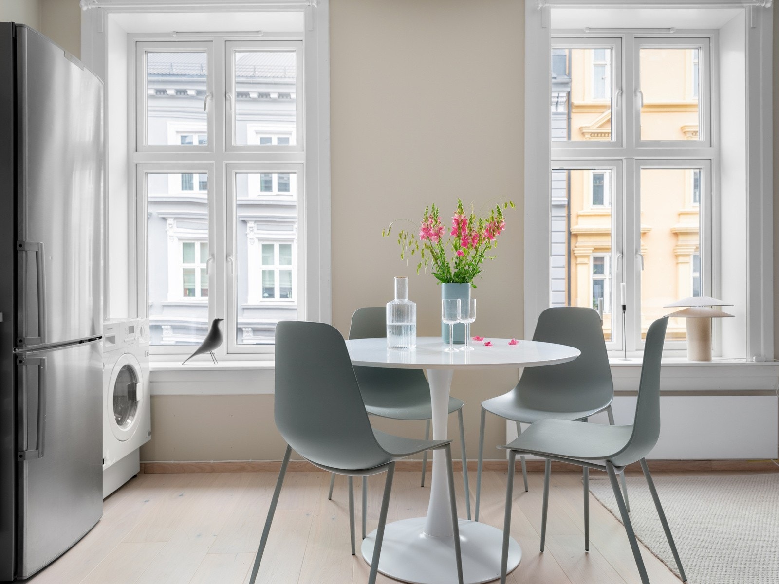 Gode møbleringsmuligheter. Plass til spisestue, sofa og TV- møbler. Galleribilde