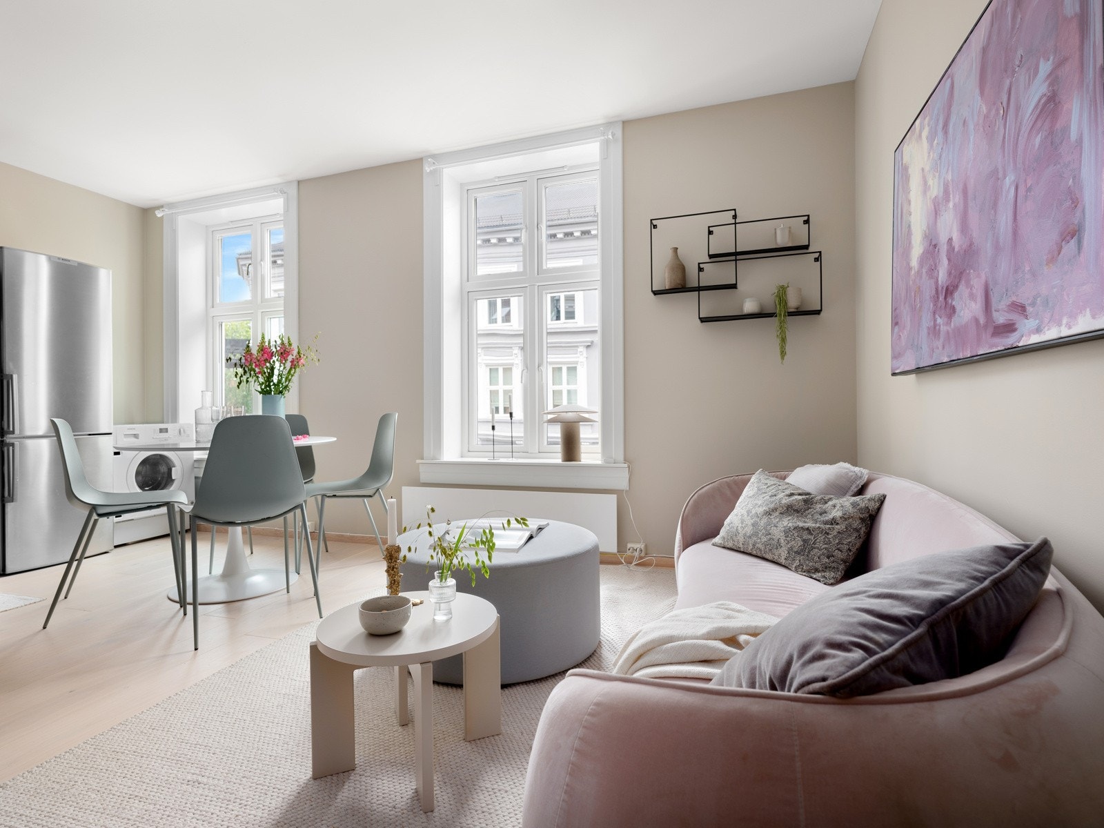Vinduer med karmer av tre og to-lags glass fra 2016. Galleribilde