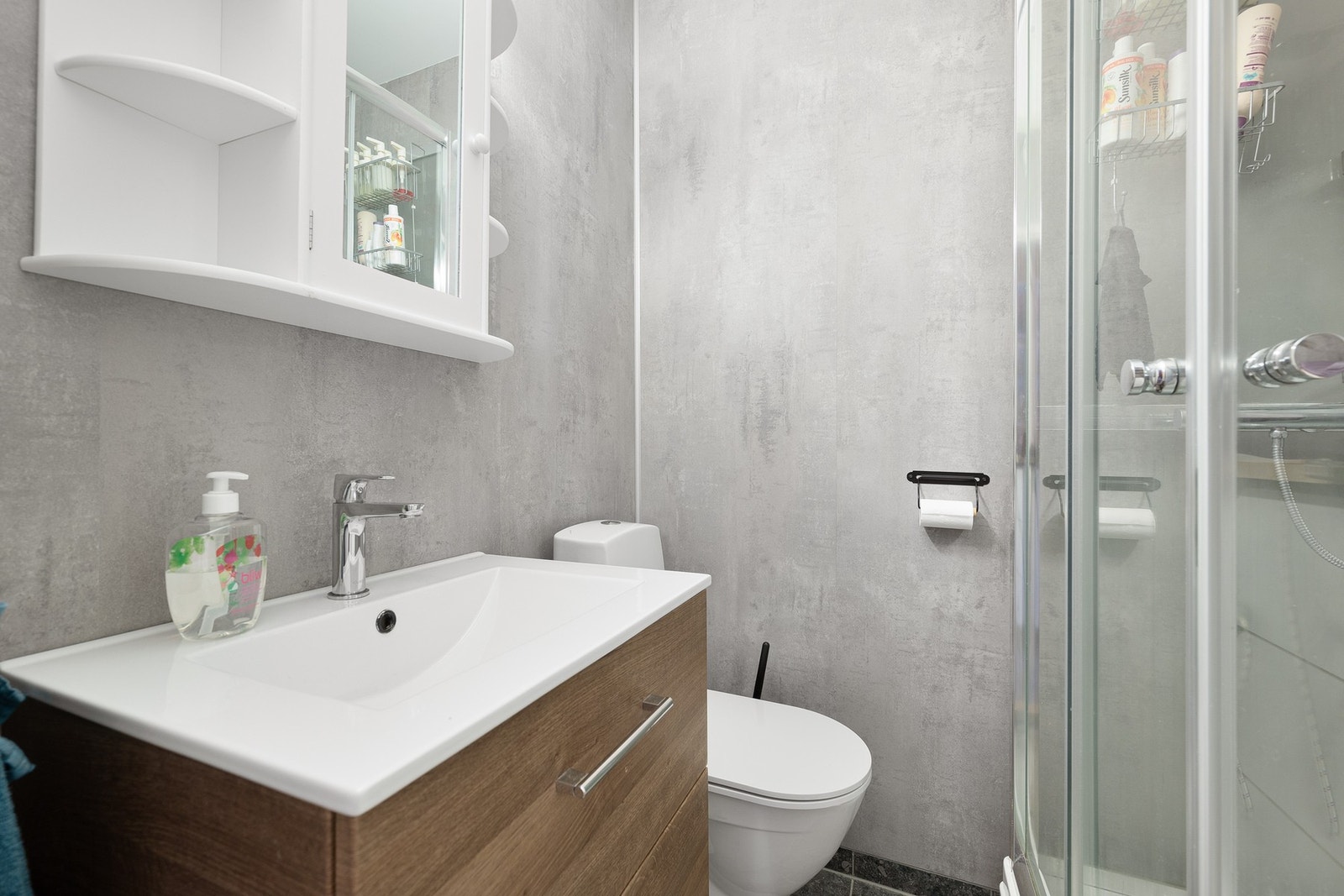 Pent bad med flis og varme i gulvet. Galleribilde