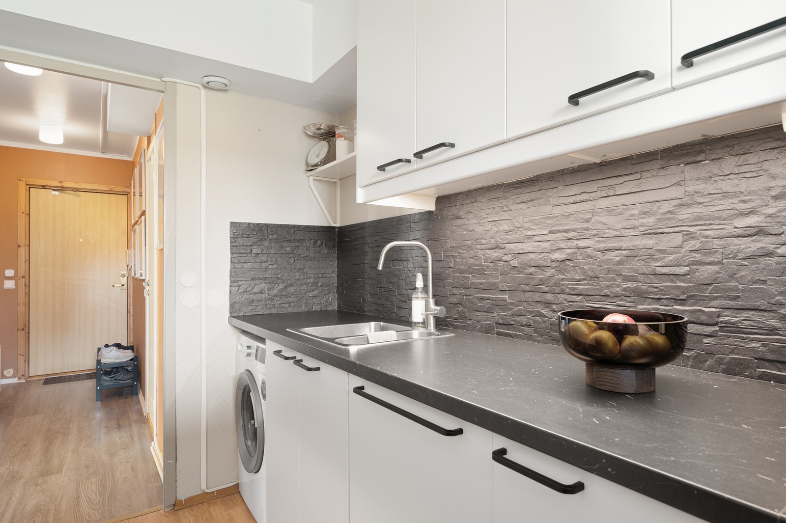 God skap- og benkeplass. Galleribilde