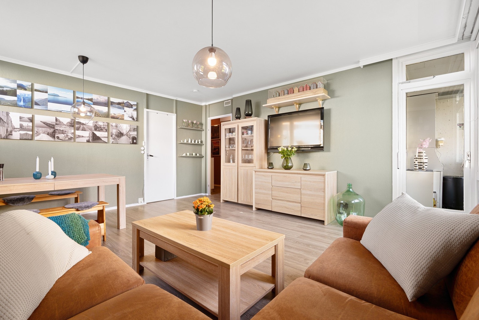 Moderne og stilriktig fargevalg gjennom hele leiligheten. Galleribilde