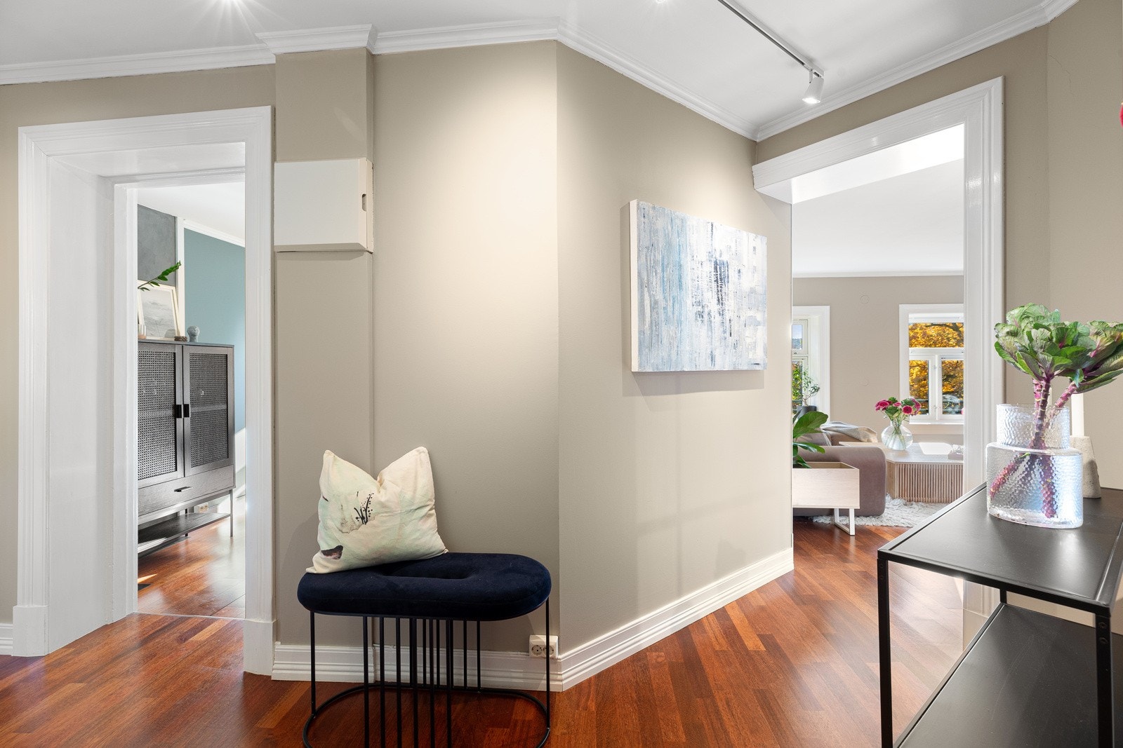 Romslig gang Galleribilde