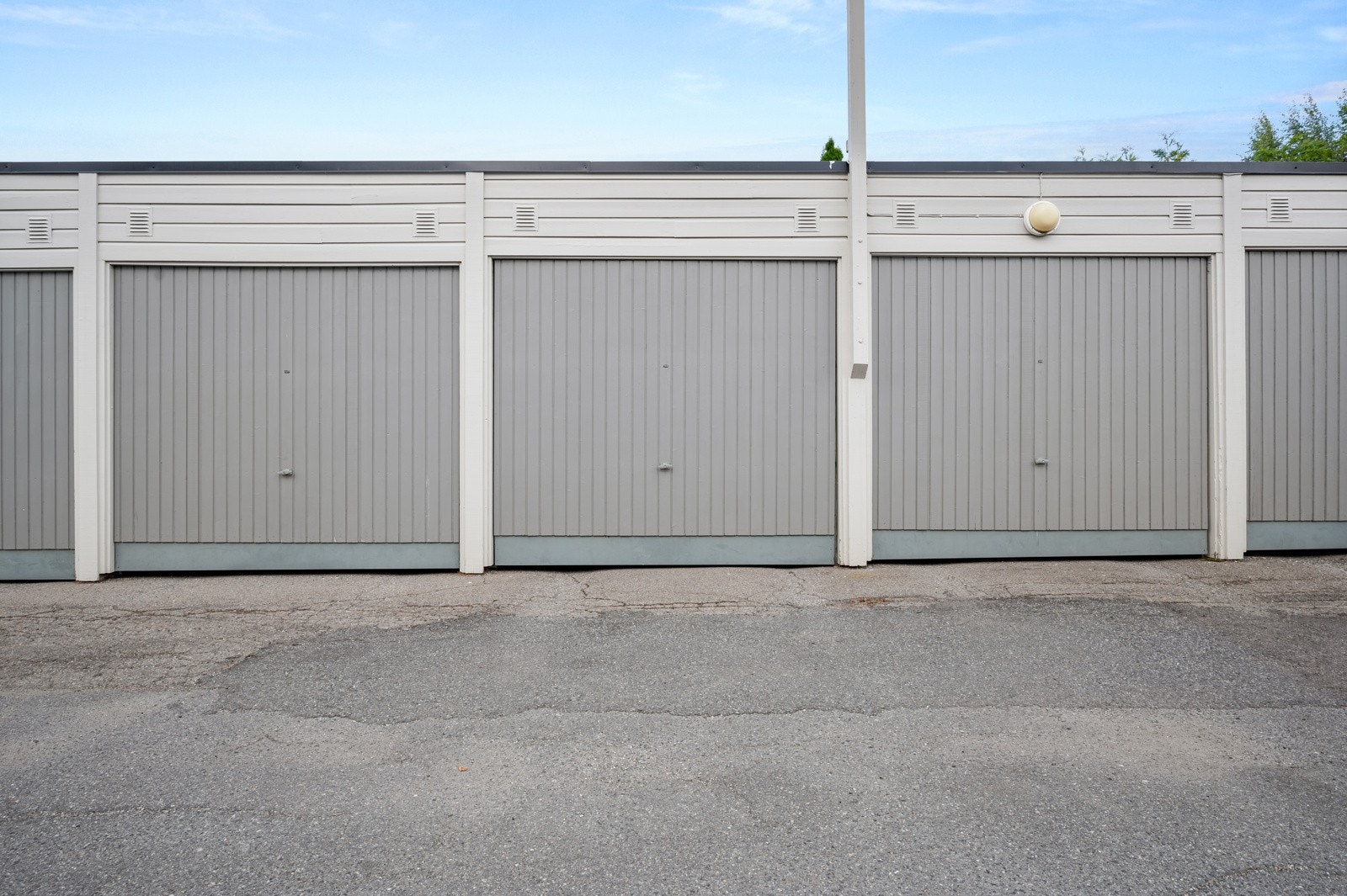 Fast plass i garasjerekke. Galleribilde