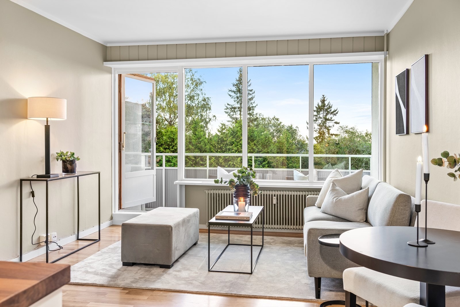 Naturlig plass til TV-møbel. Fyring er inkludert i felleskostnadene. Galleribilde