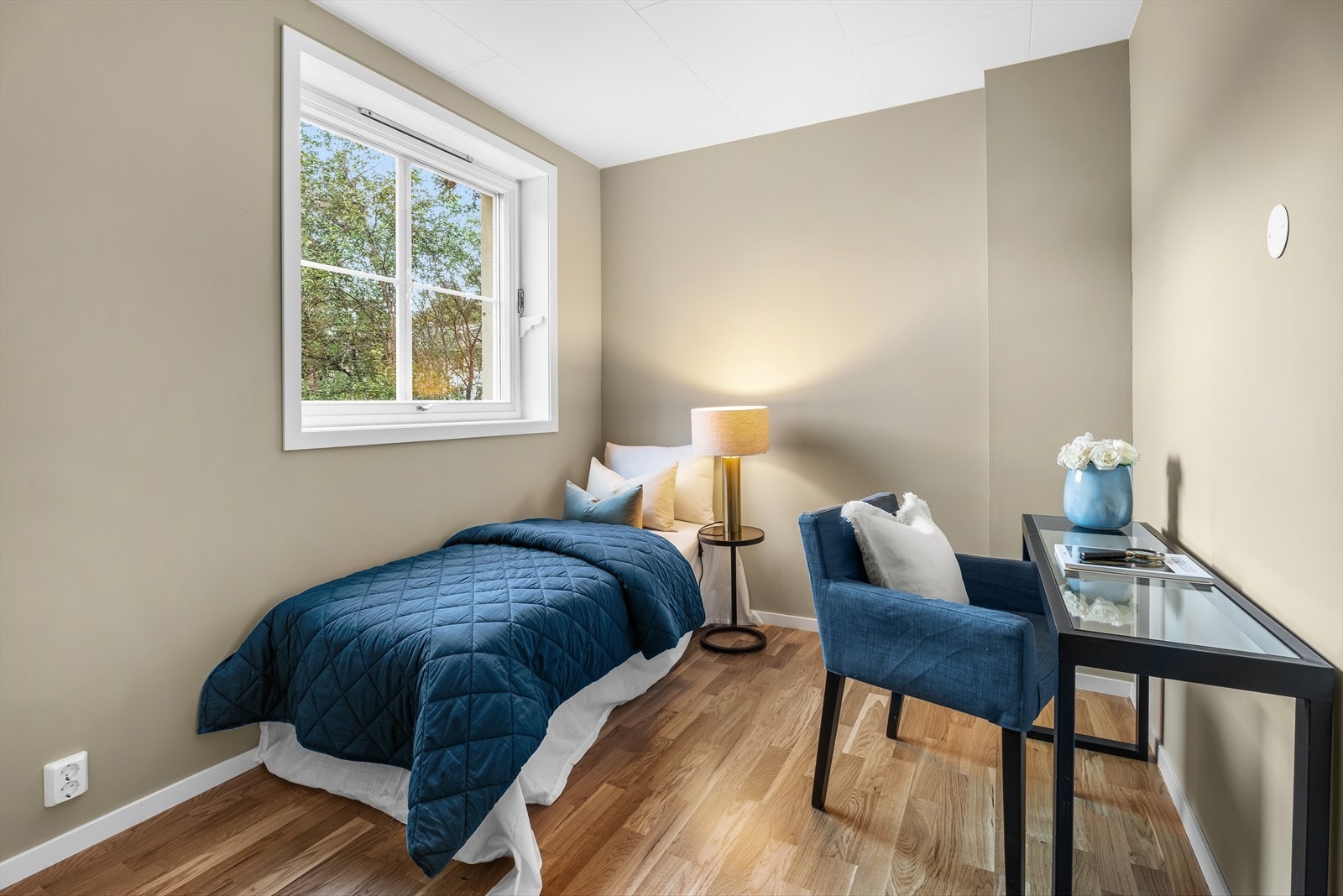 Soverom II på 8,8 m² fungerer utmerket som gjesterom/kontor/barnerom. Galleribilde