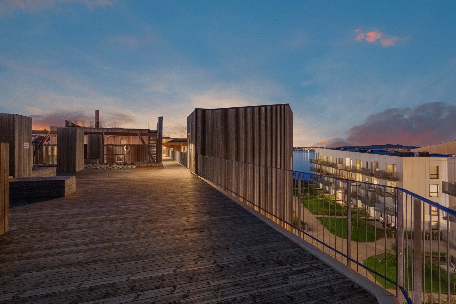 Stemning på takterrassen Galleribilde
