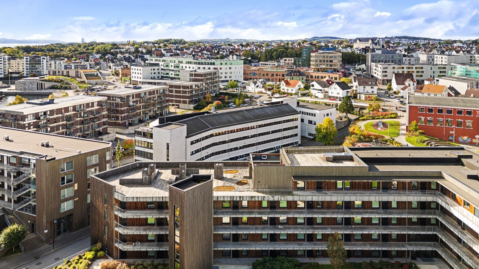 Gåavstand til butikker, kaféer, barer, treningssenter og videre til sentrum Galleribilde