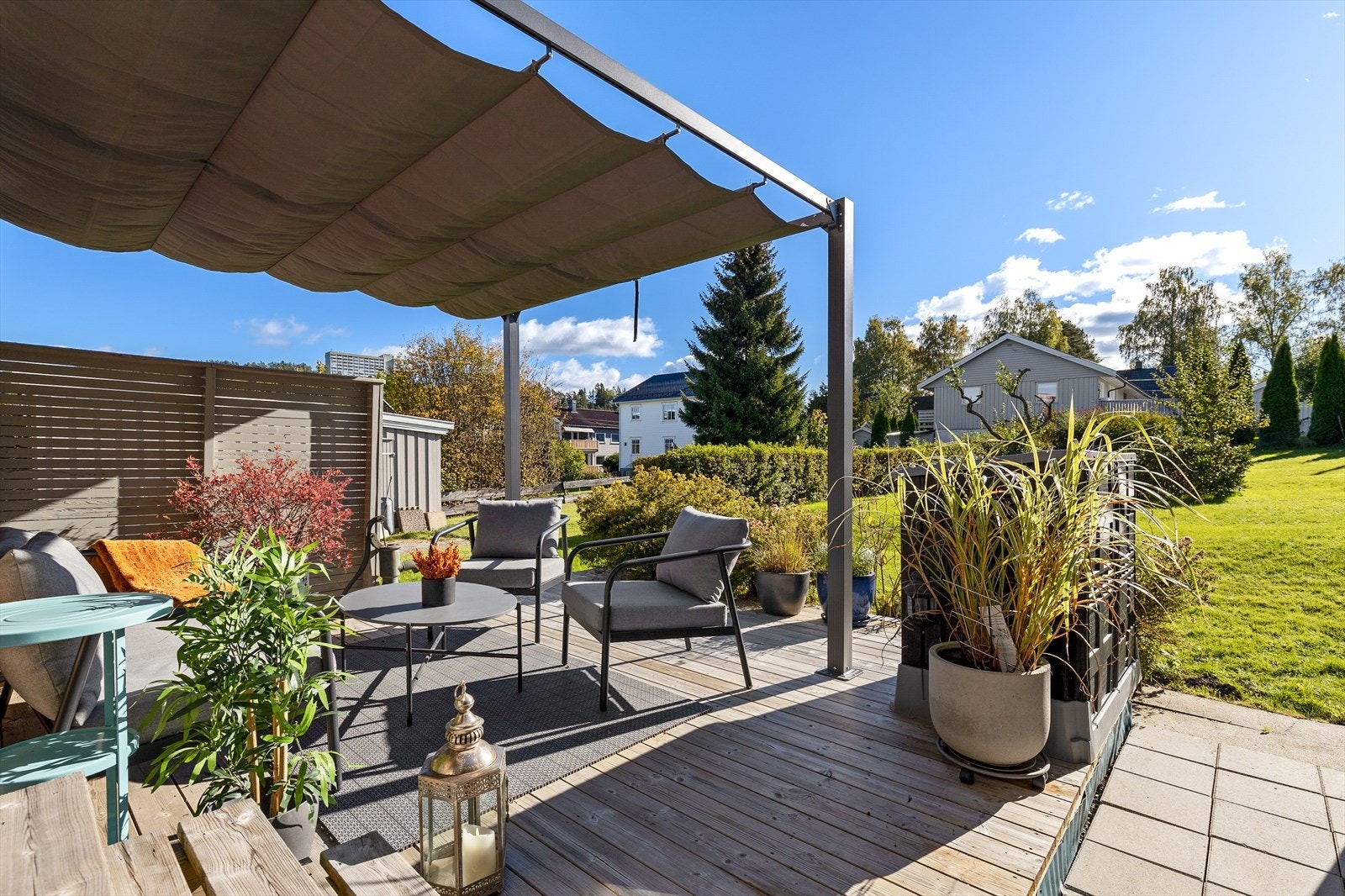 Velkommen til Tormods vei 6- En nydelig horisontaldelt halvpart av tomannsbolig med 2 terrasser og hage Galleribilde