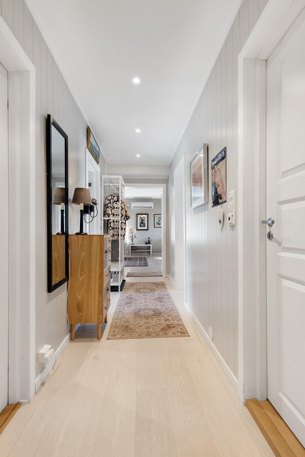 Gangen sett fra inngangsdør mot stuen Galleribilde