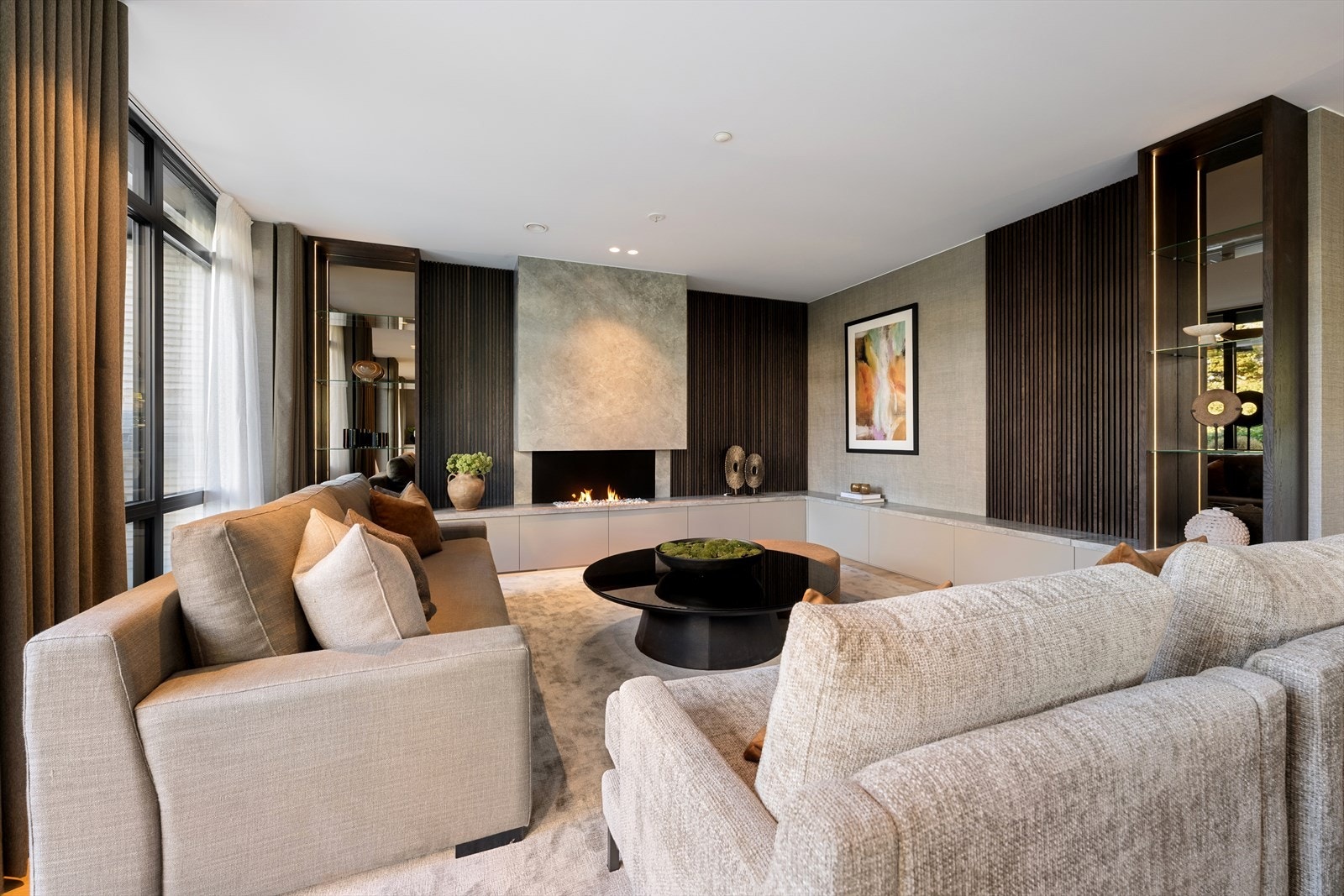 Den åpne planløsningen sørger for et sømløst samspill mellom oppholdsrommene Galleribilde