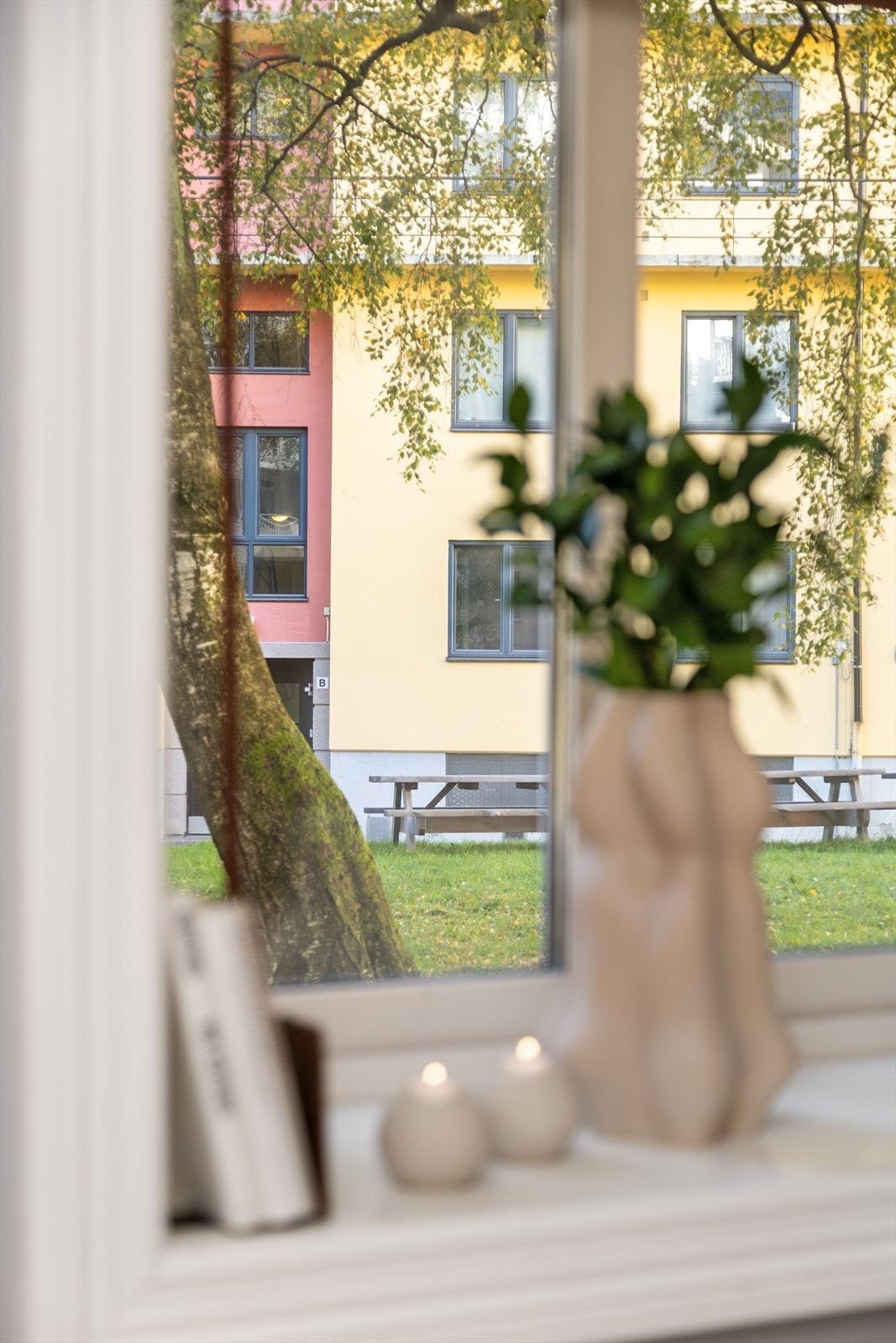 Alle soverommene vender ut mot bakgården. Galleribilde