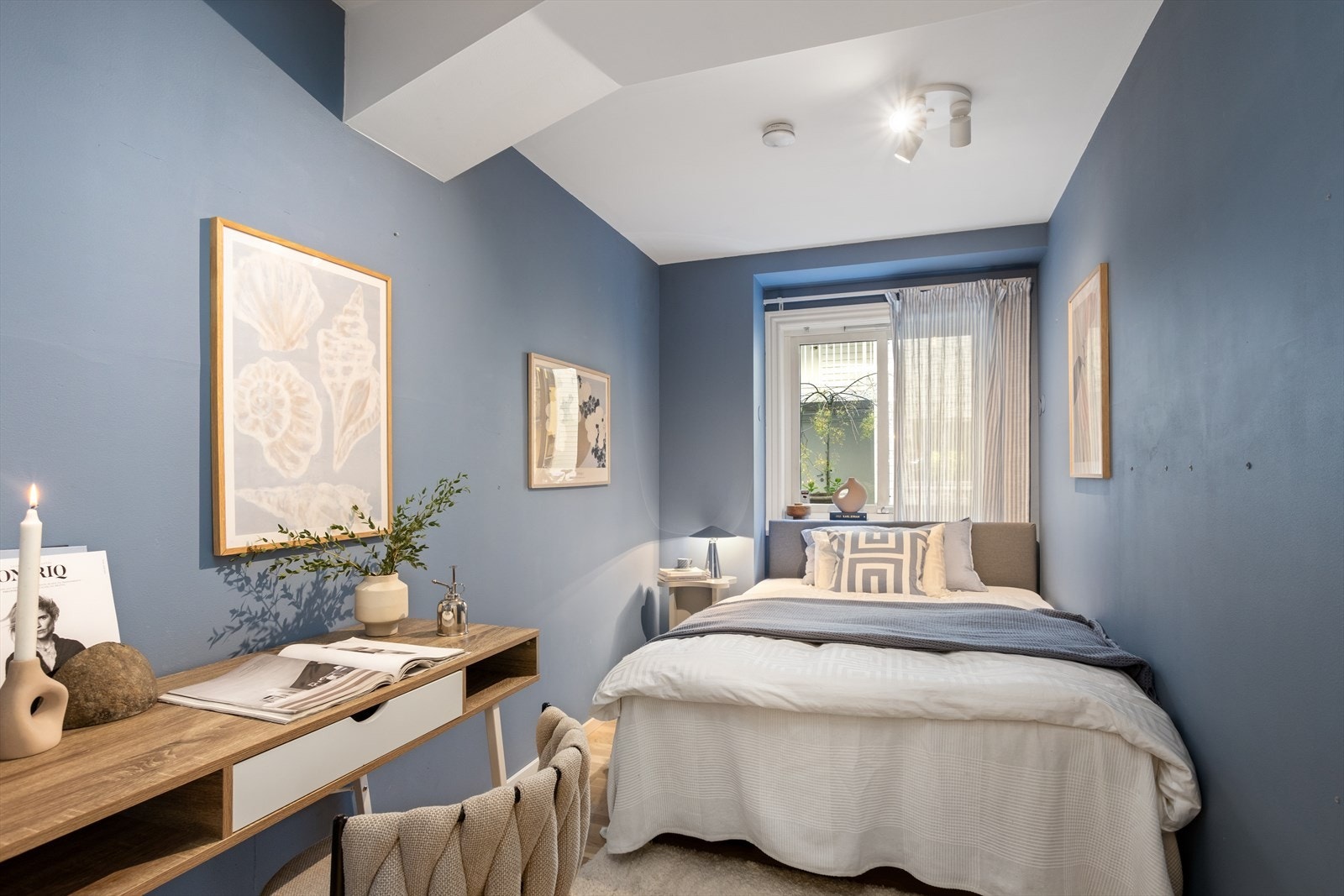 Soverom 2 - Soverommet passer ypperlig som barnerom, gjesterom eller hjemmekontor. Galleribilde