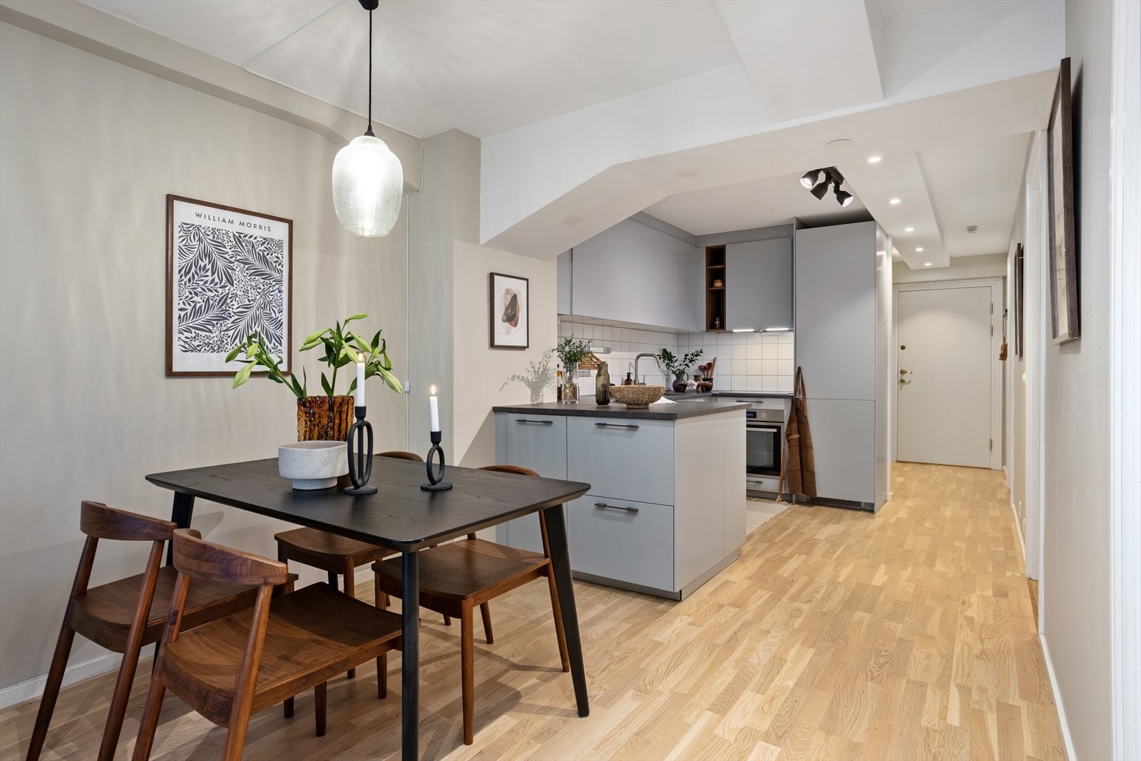 I tilknytning til kjøkkenet er det en perfekt plass til spisebord. Galleribilde