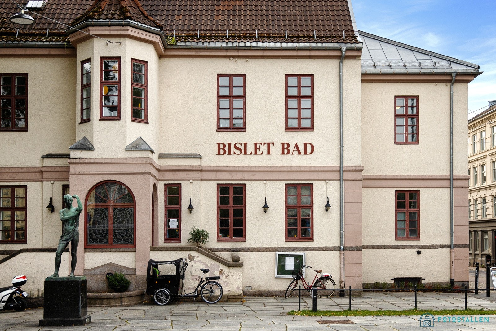 Bislett bad ligger også like ved. Her finner du også flere populære uteserveringer på sommertid. Galleribilde