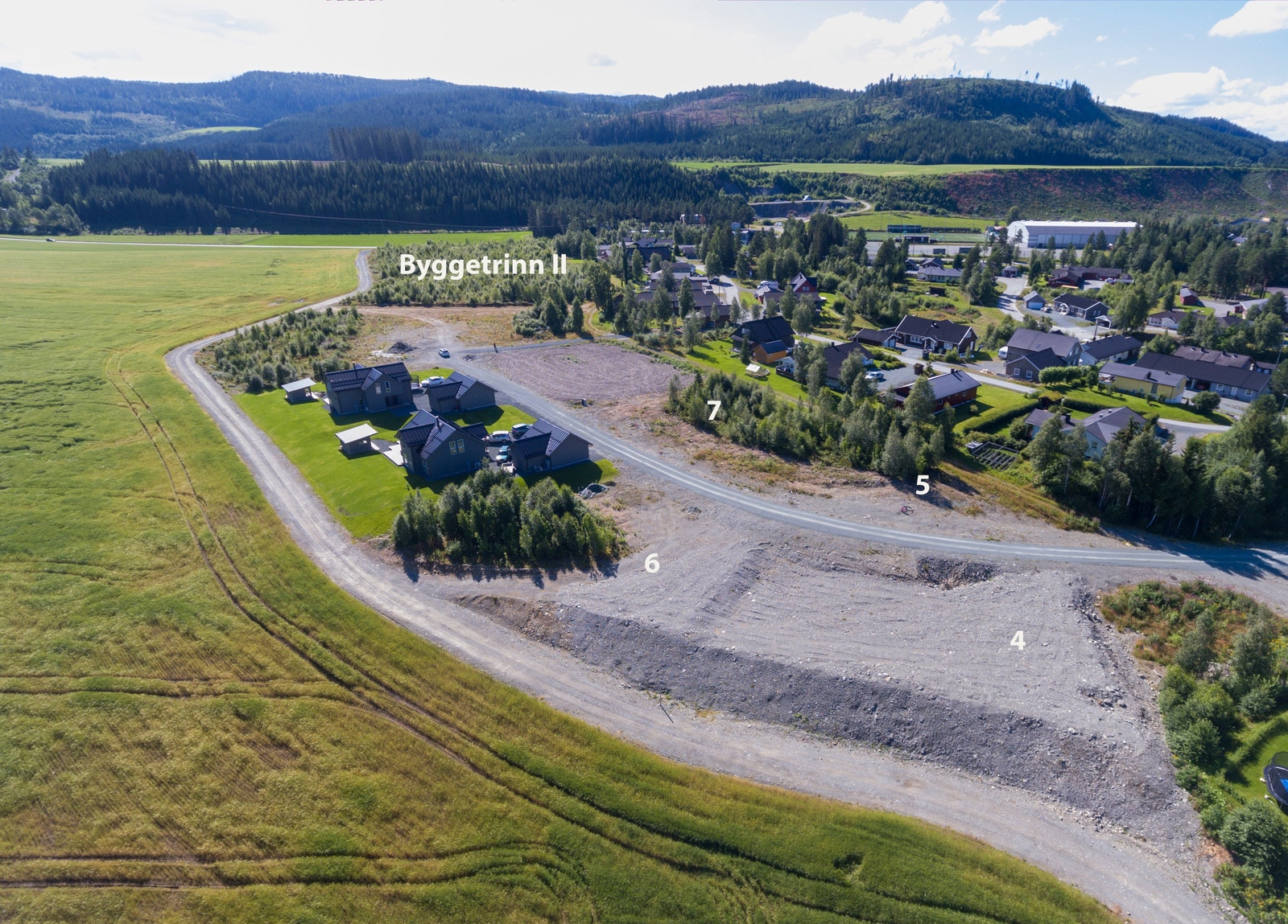 Mot byggetrinn I og tomtene 4, 5, 6 og 7 med byggetrinn II i bakgrunnen Galleribilde