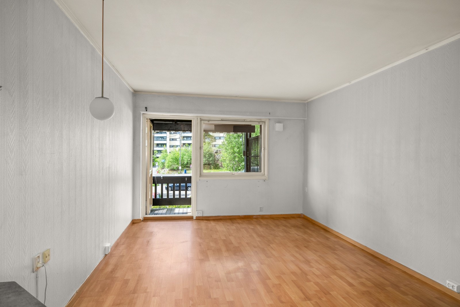 Leiligheten fremstår som et renoveringsobjekt med stort potensiale. Galleribilde