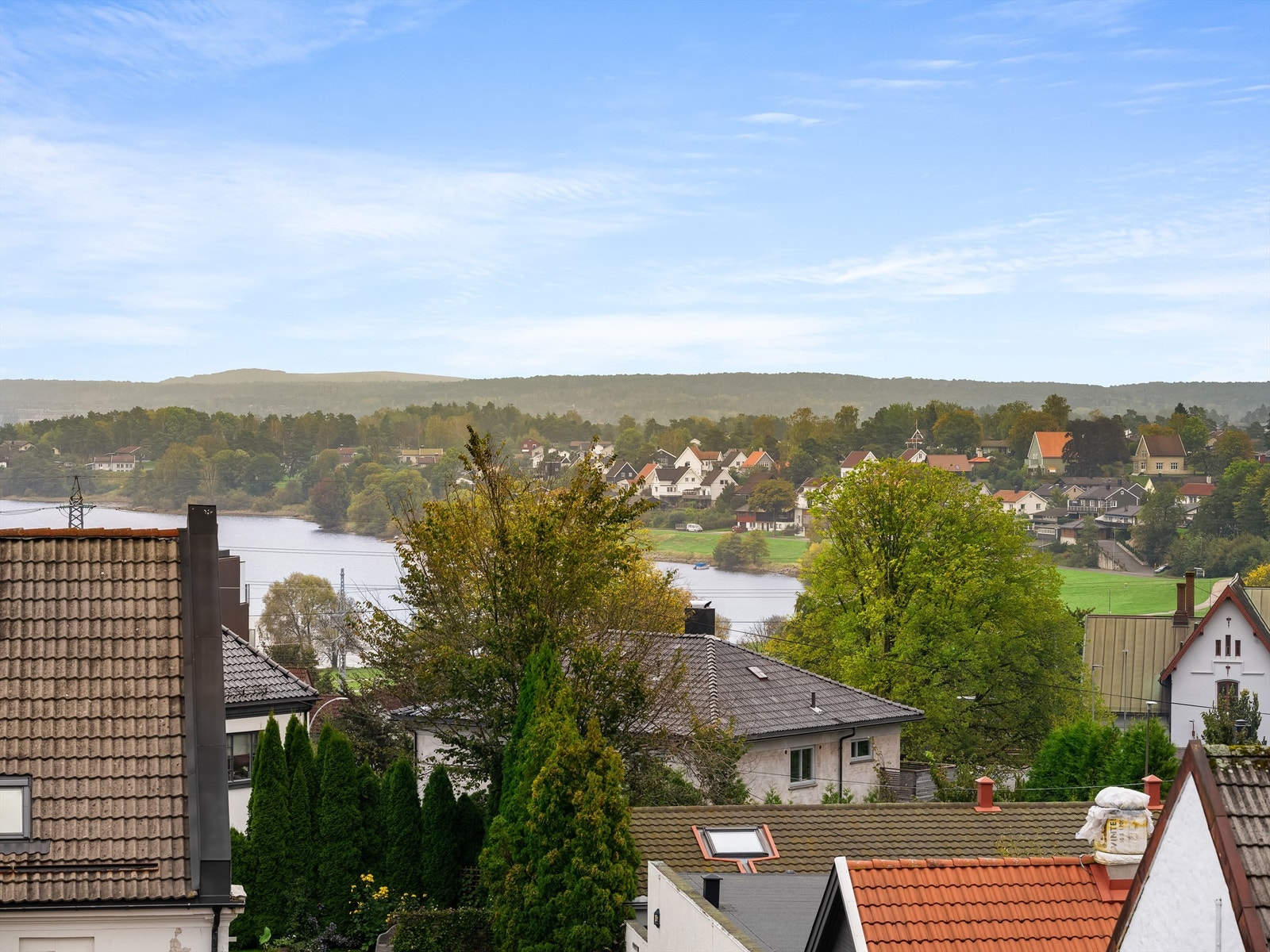 Flott utsikt mot Glengshølen sees fra både balkongen og de fleste rom. Galleribilde